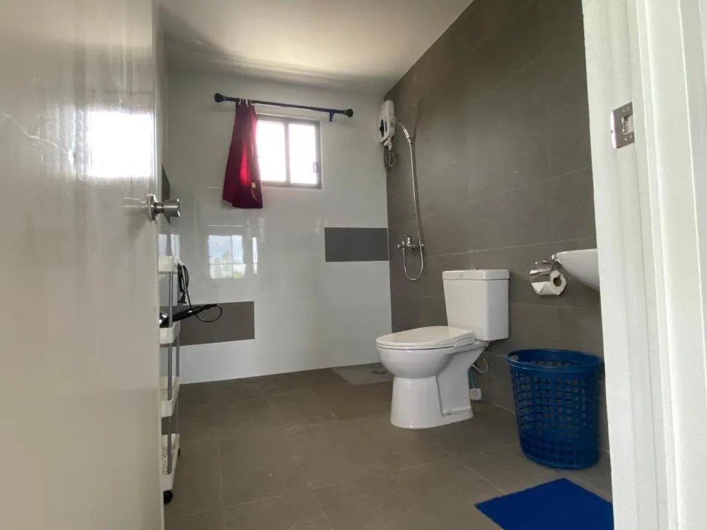 Shower in Malipaj Apartments