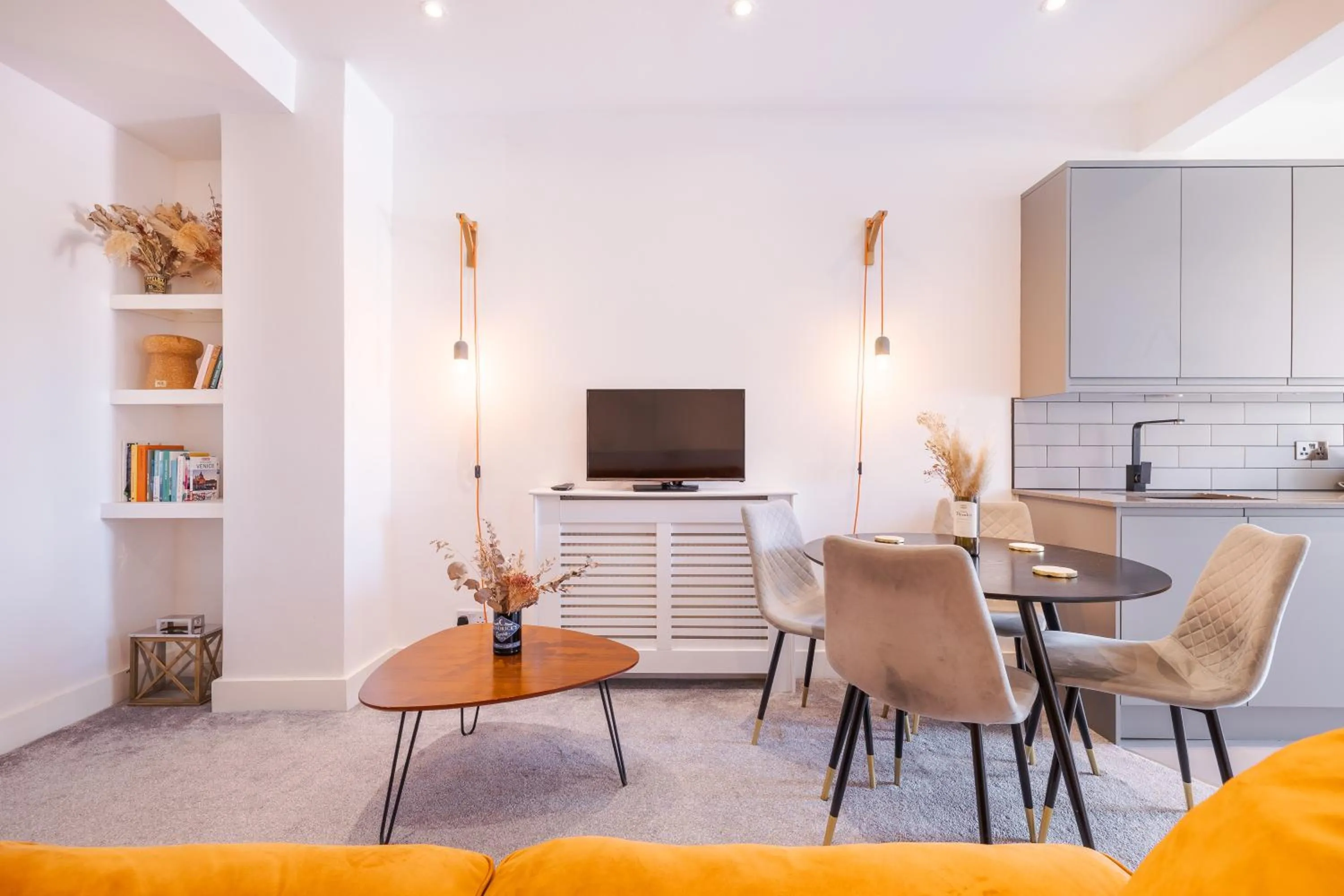 2 bed flat West Kensington/Fulham