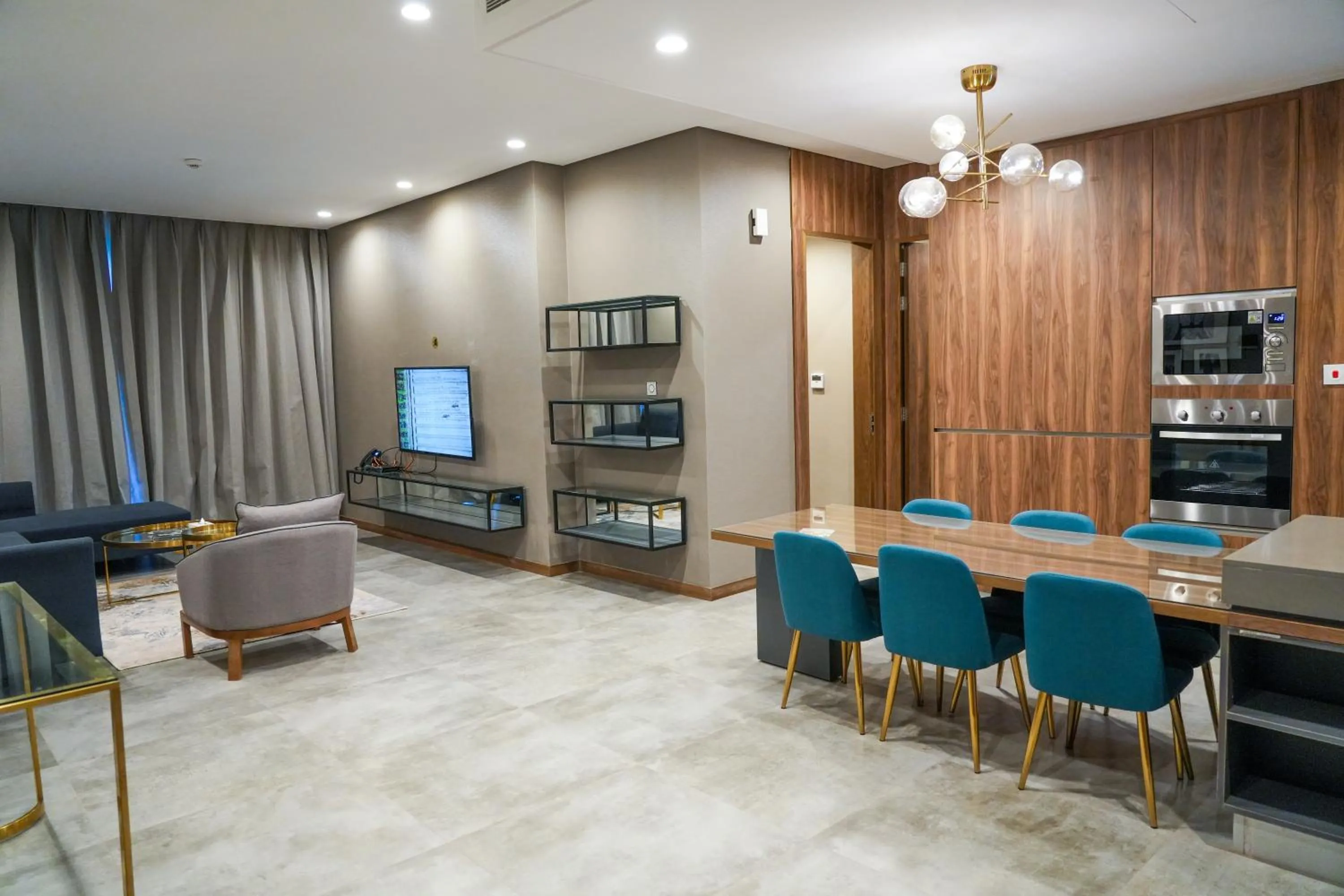 TV and multimedia in Modern Heights