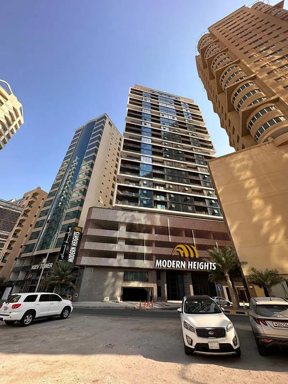 Property building in Modern Heights Property building in Modern Heights