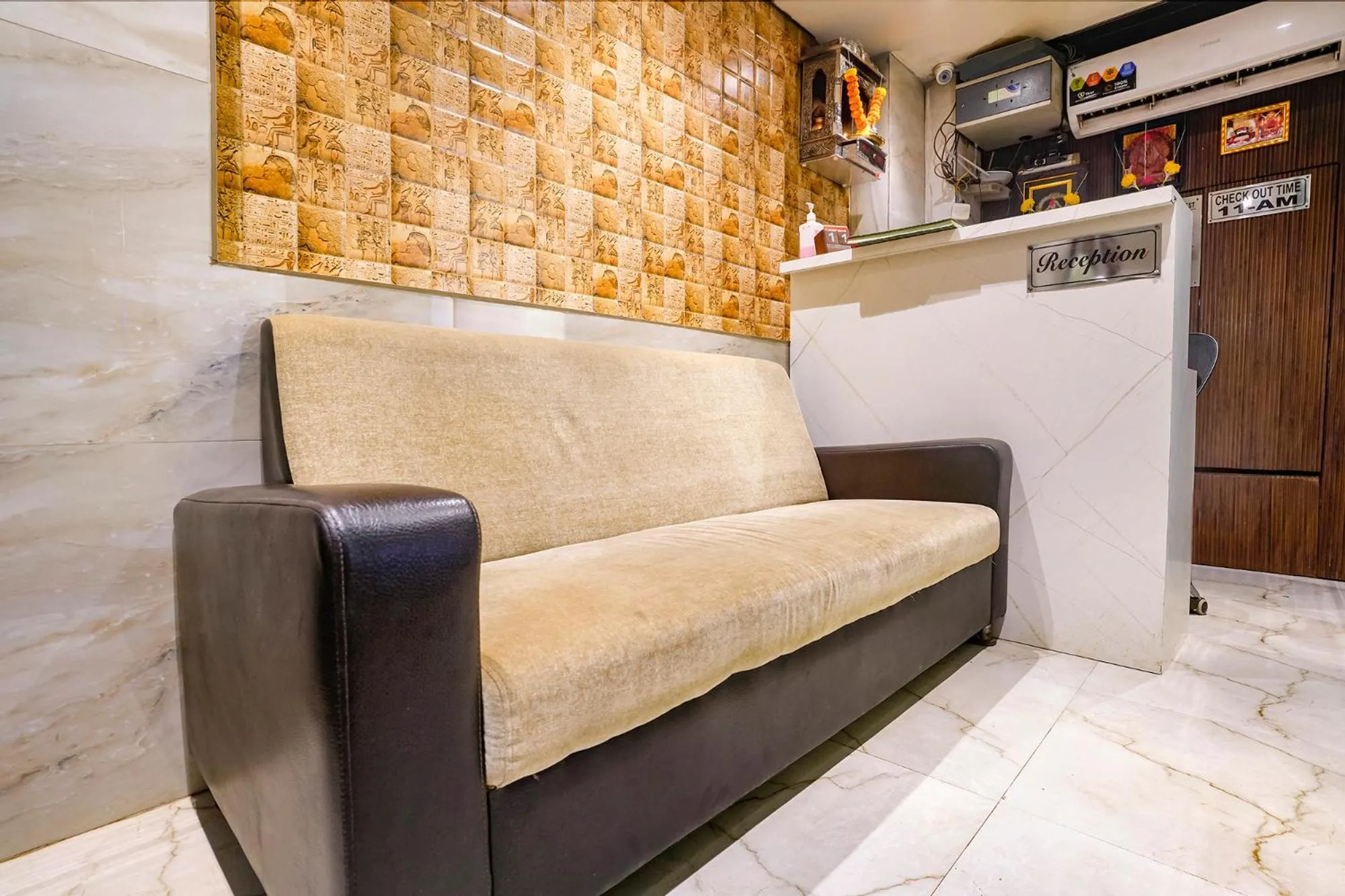 Seating area in FabHotel Occazia Paradise