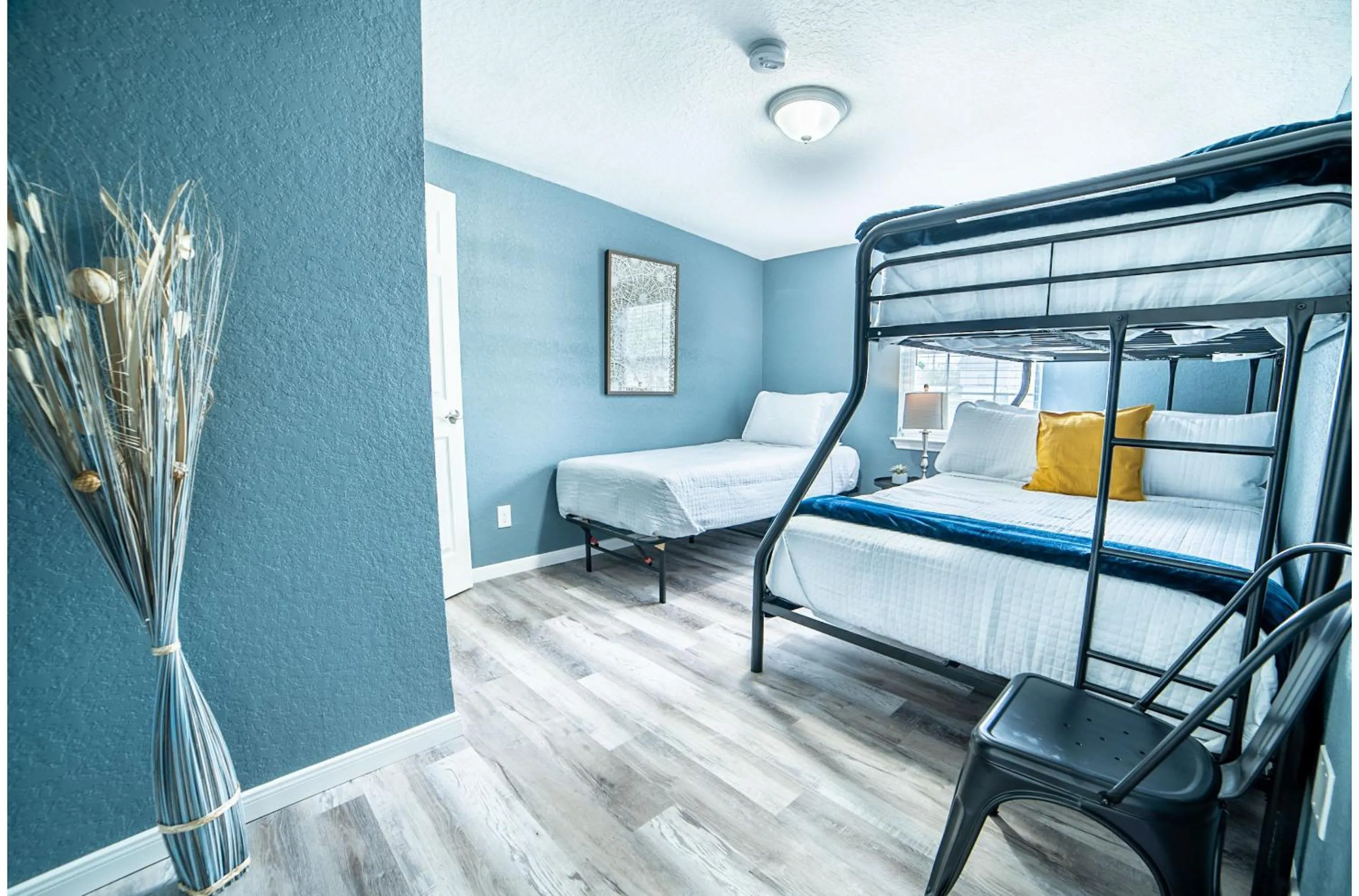 Other, Bed in Fascinating 2BR1BA Near Festive DT and Riverwalk