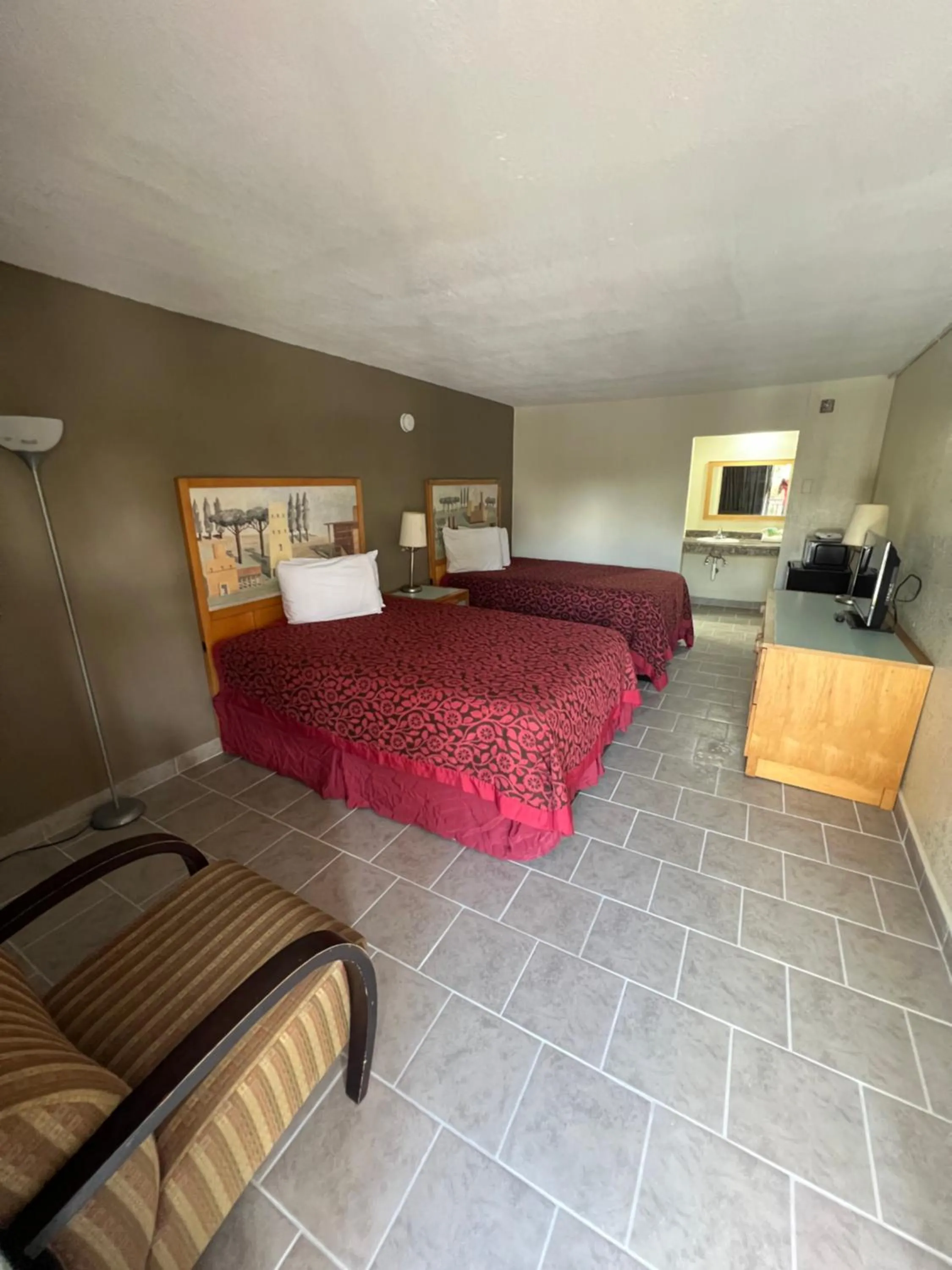 Bedroom, Bed in River Palm Hotel