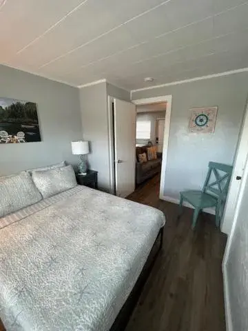 Bedroom, Bed in Matlacha on Shoreview Bedroom, Bed in Matlacha on Shoreview