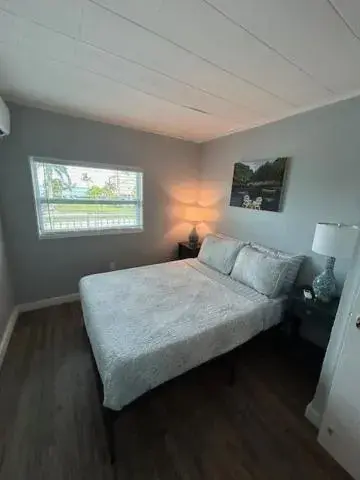 Bed in Matlacha on Shoreview Bed in Matlacha on Shoreview