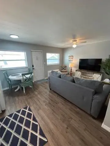 Living room in Matlacha on Shoreview Living room in Matlacha on Shoreview