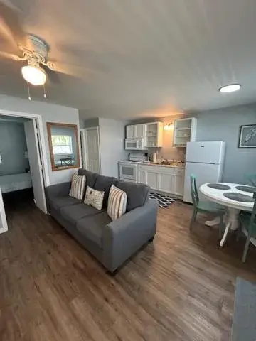 Kitchen or kitchenette in Matlacha on Shoreview Kitchen or kitchenette in Matlacha on Shoreview