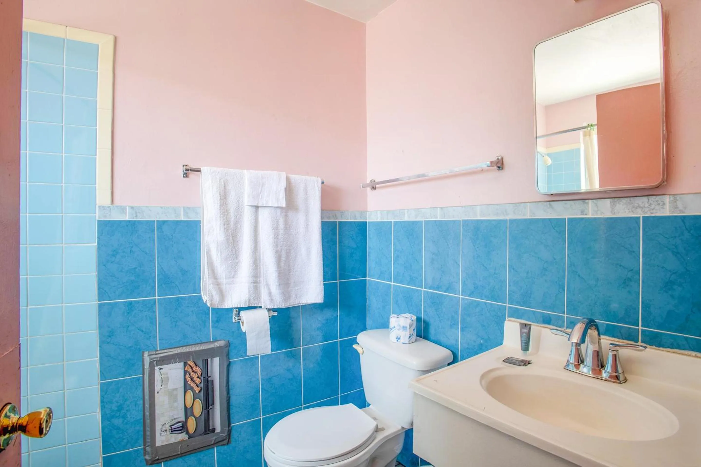 Bathroom in Sands Motel By OYO El Paso near Airport