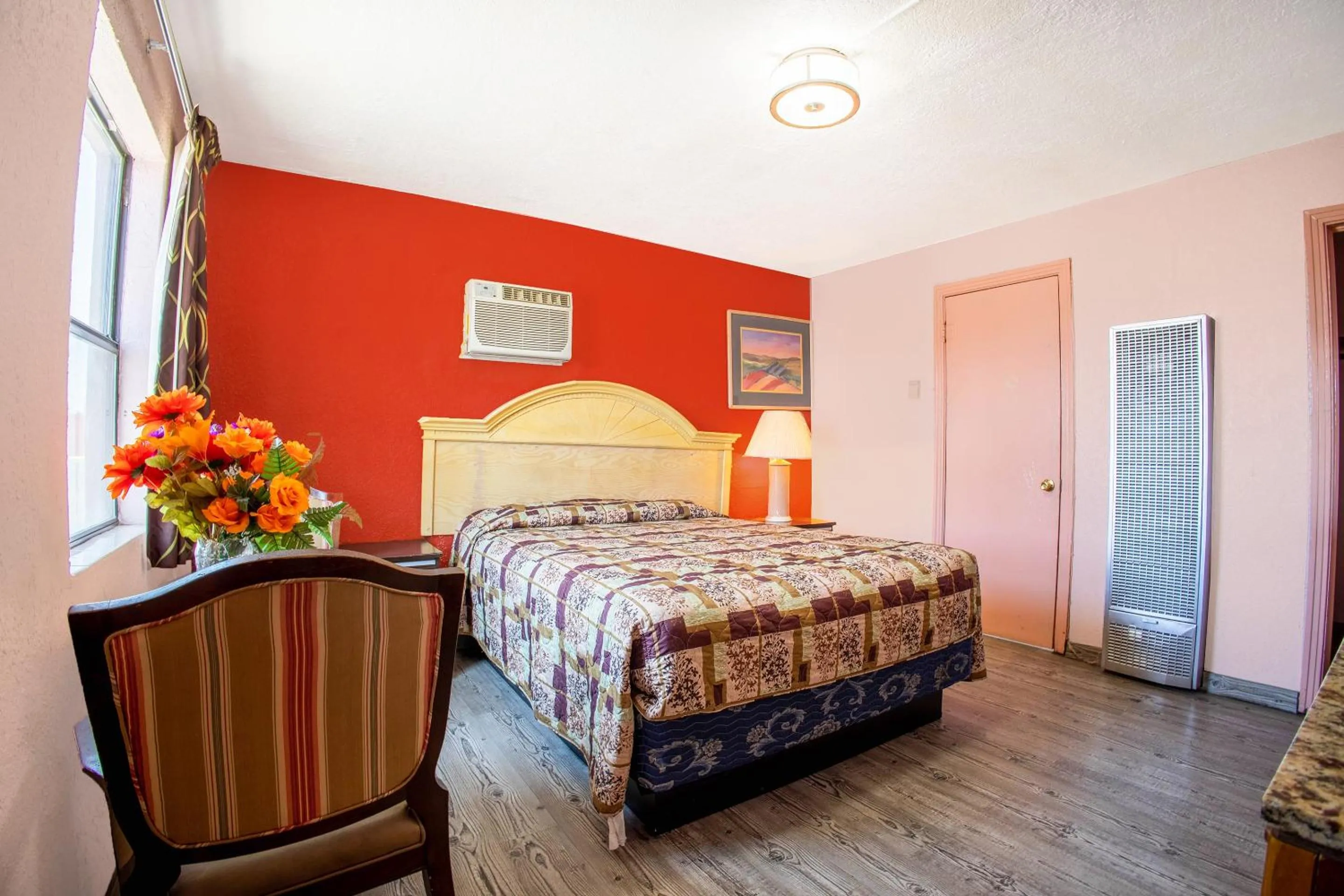 Bedroom, Bed in Sands Motel By OYO El Paso near Airport