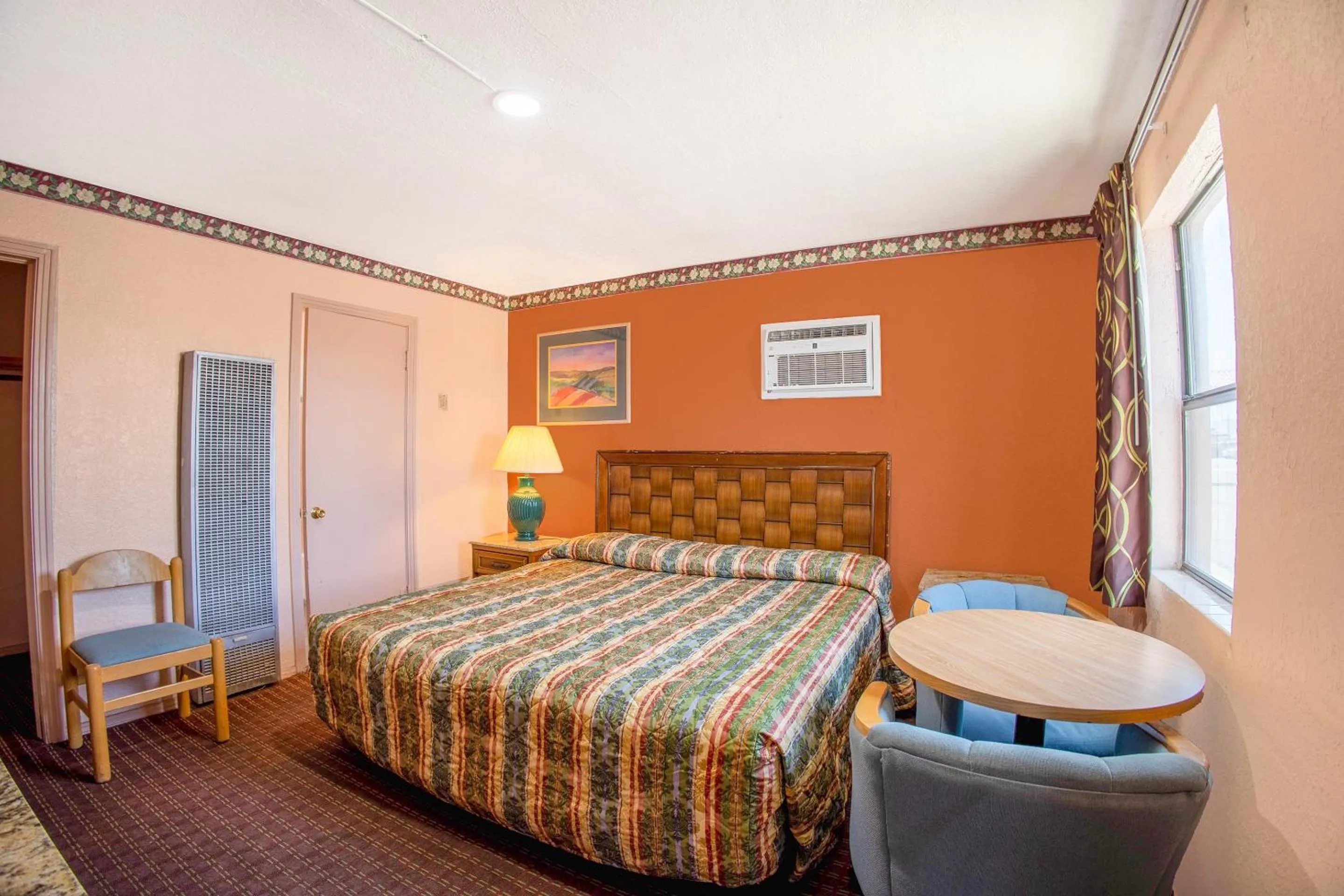 Bedroom, Bed in Sands Motel By OYO El Paso near Airport