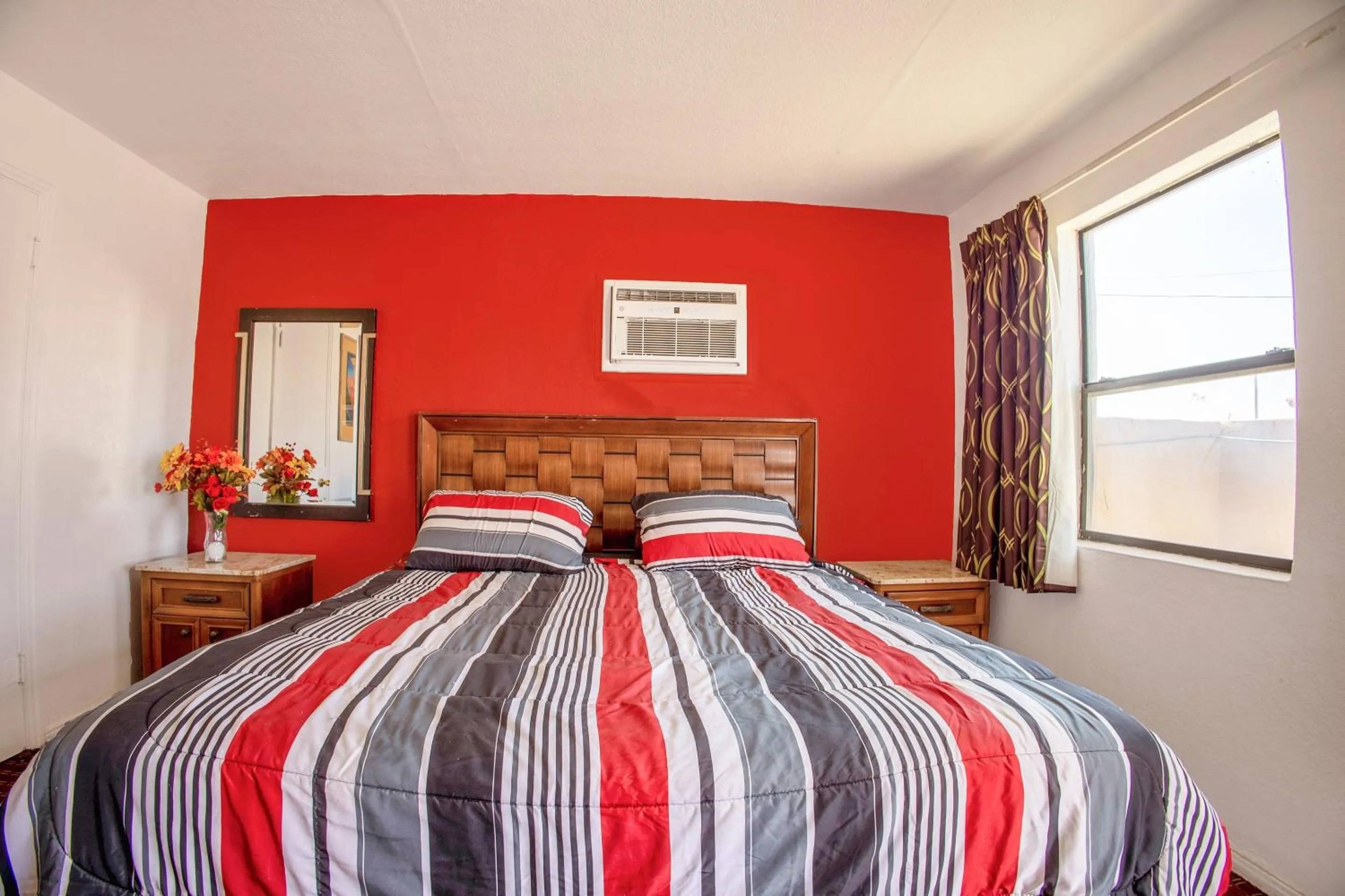 Bedroom, Bed in Sands Motel By OYO El Paso near Airport