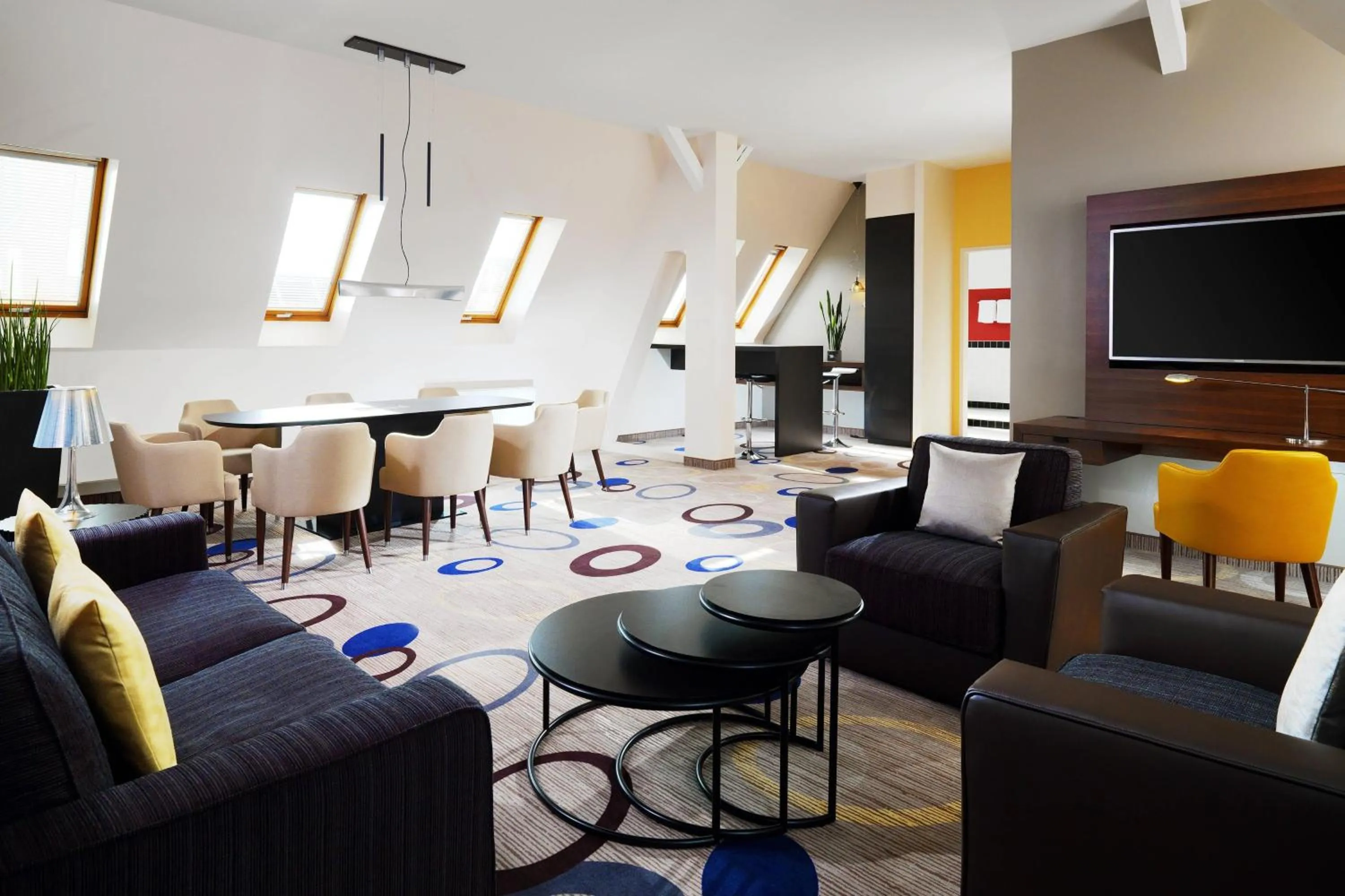 Living room in Sheraton Hannover Pelikan Hotel