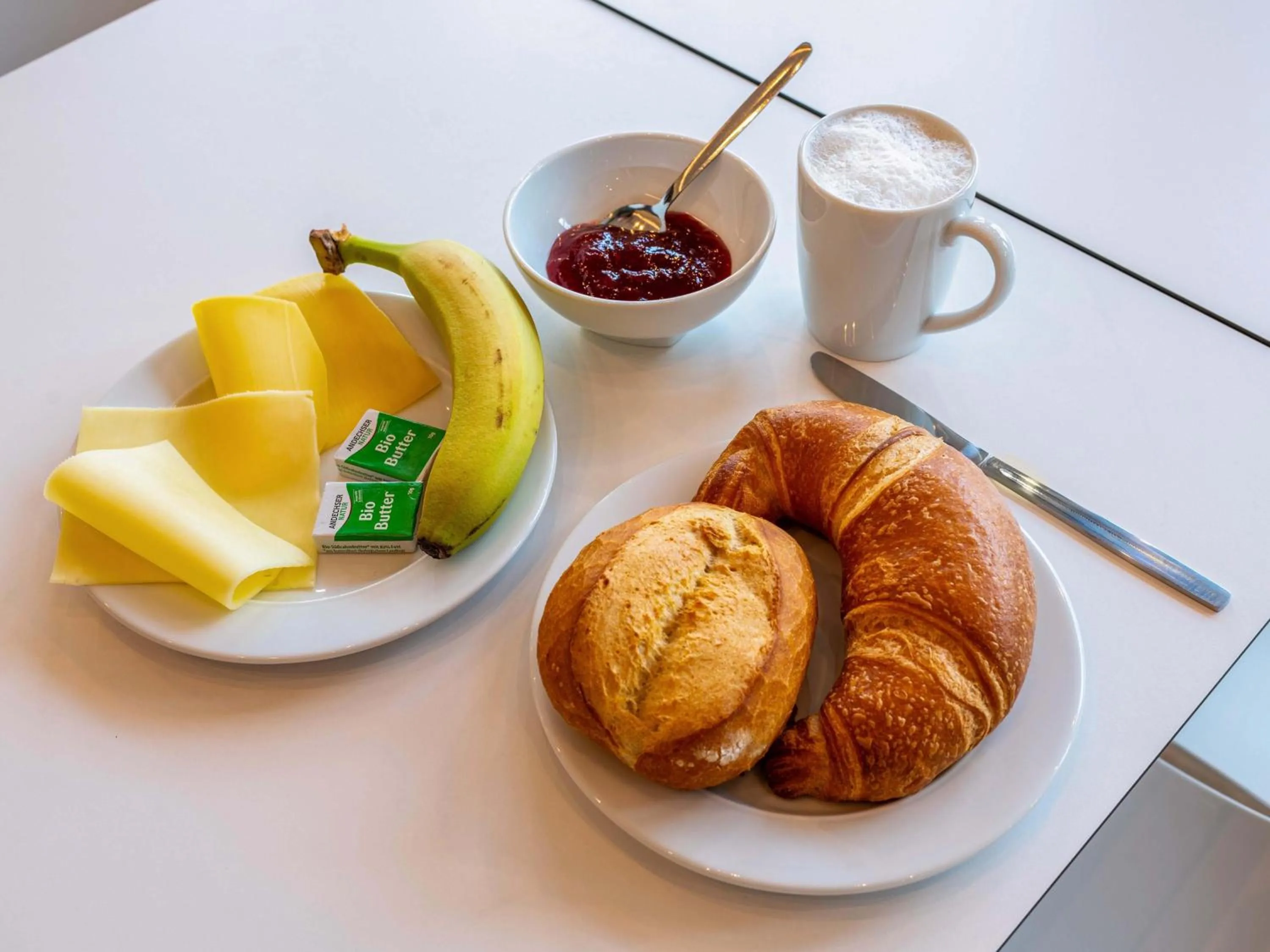 Restaurant/places to eat in B&B HOTEL Aachen City-Ost