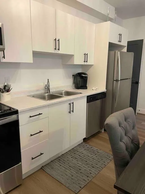 Adorable 1 Bedroom Suite- a skip to Galloping Goose