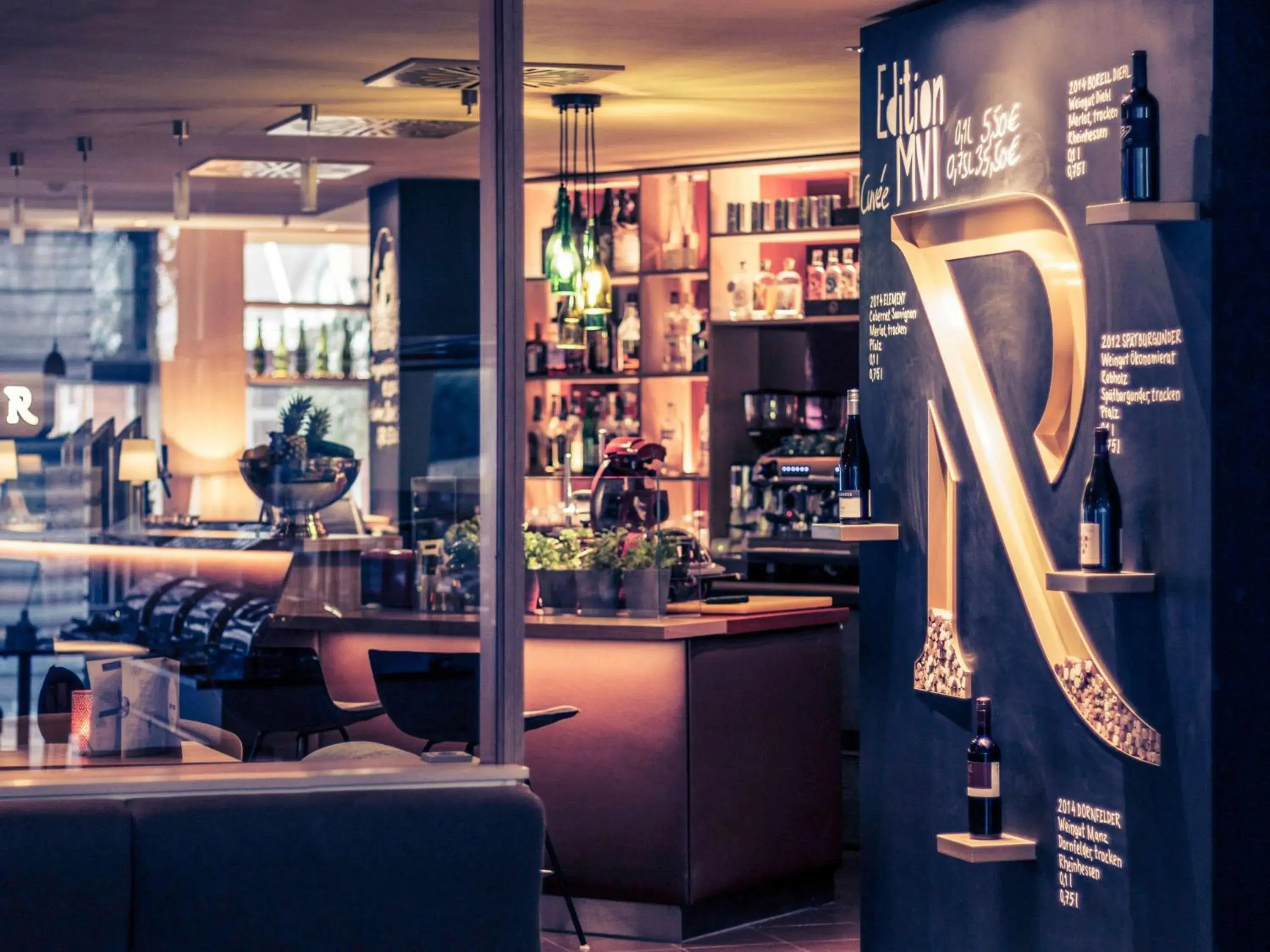 Lounge or bar in Mercure Hotel Hannover Medical Park Lounge or bar in Mercure Hotel Hannover Medical Park