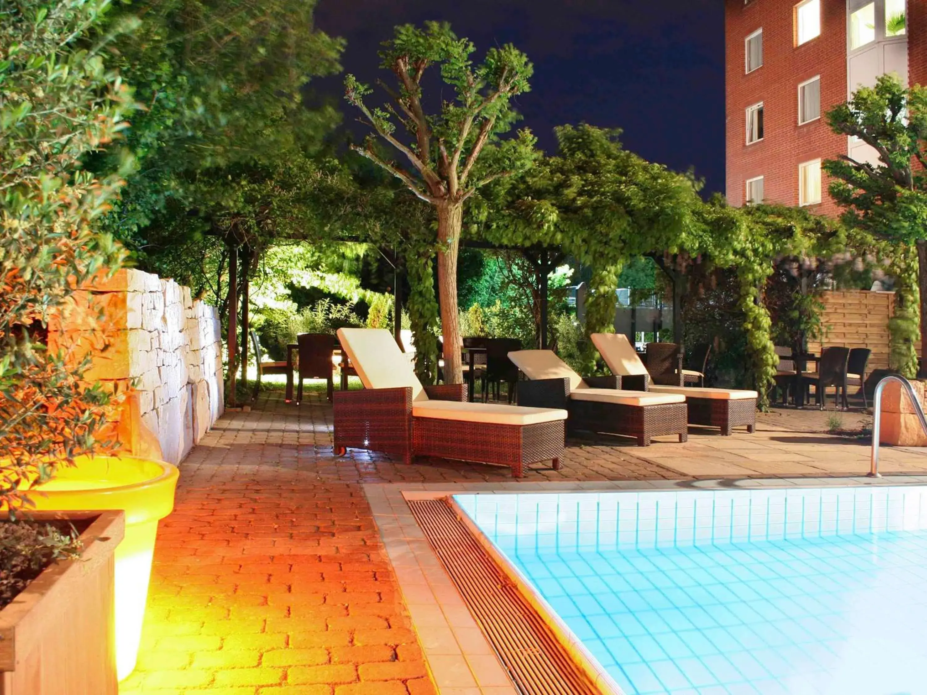 Pool view in Mercure Hotel Hannover Medical Park Pool view in Mercure Hotel Hannover Medical Park