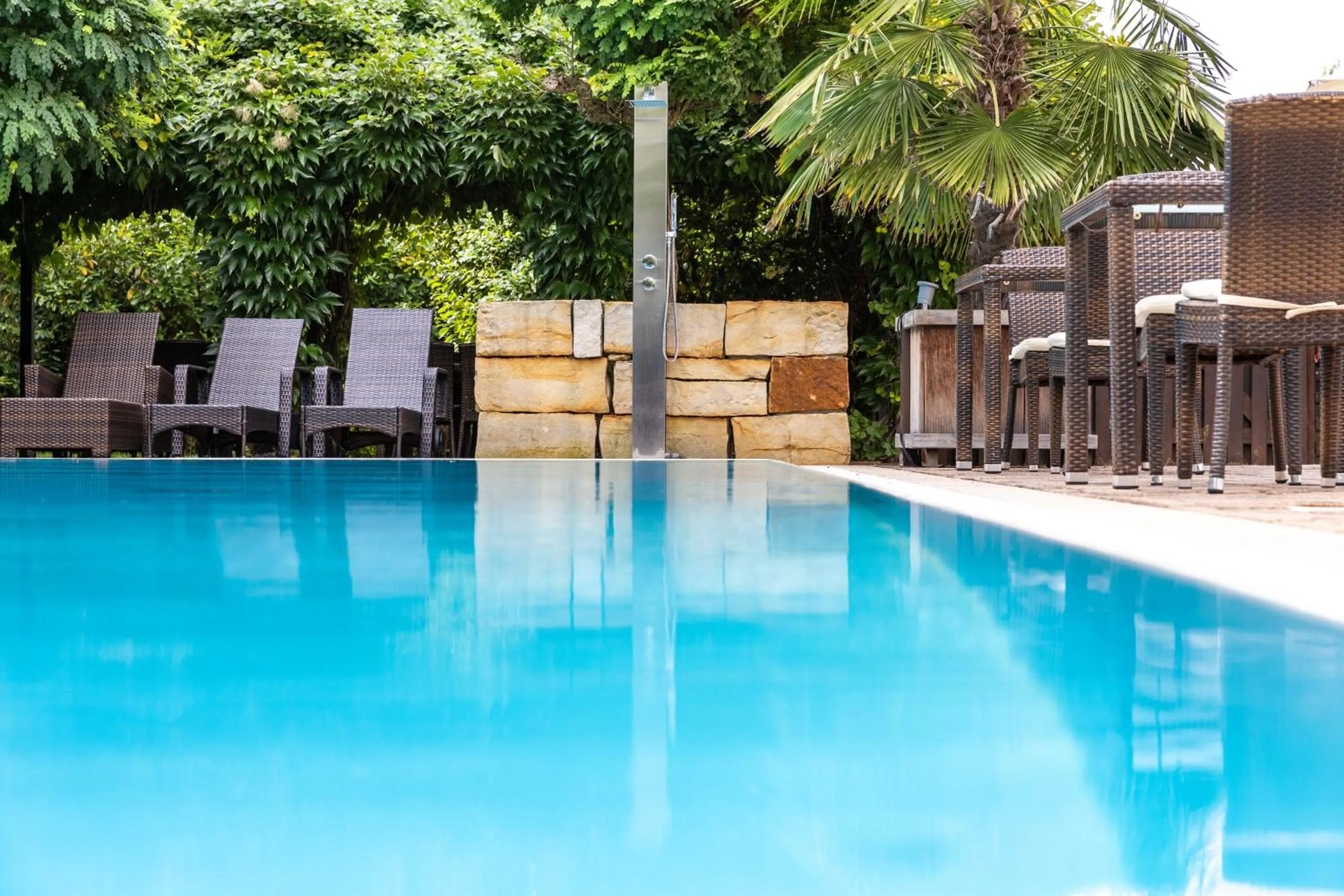 Swimming pool in Leonardo Hotel Hannover Medical Park