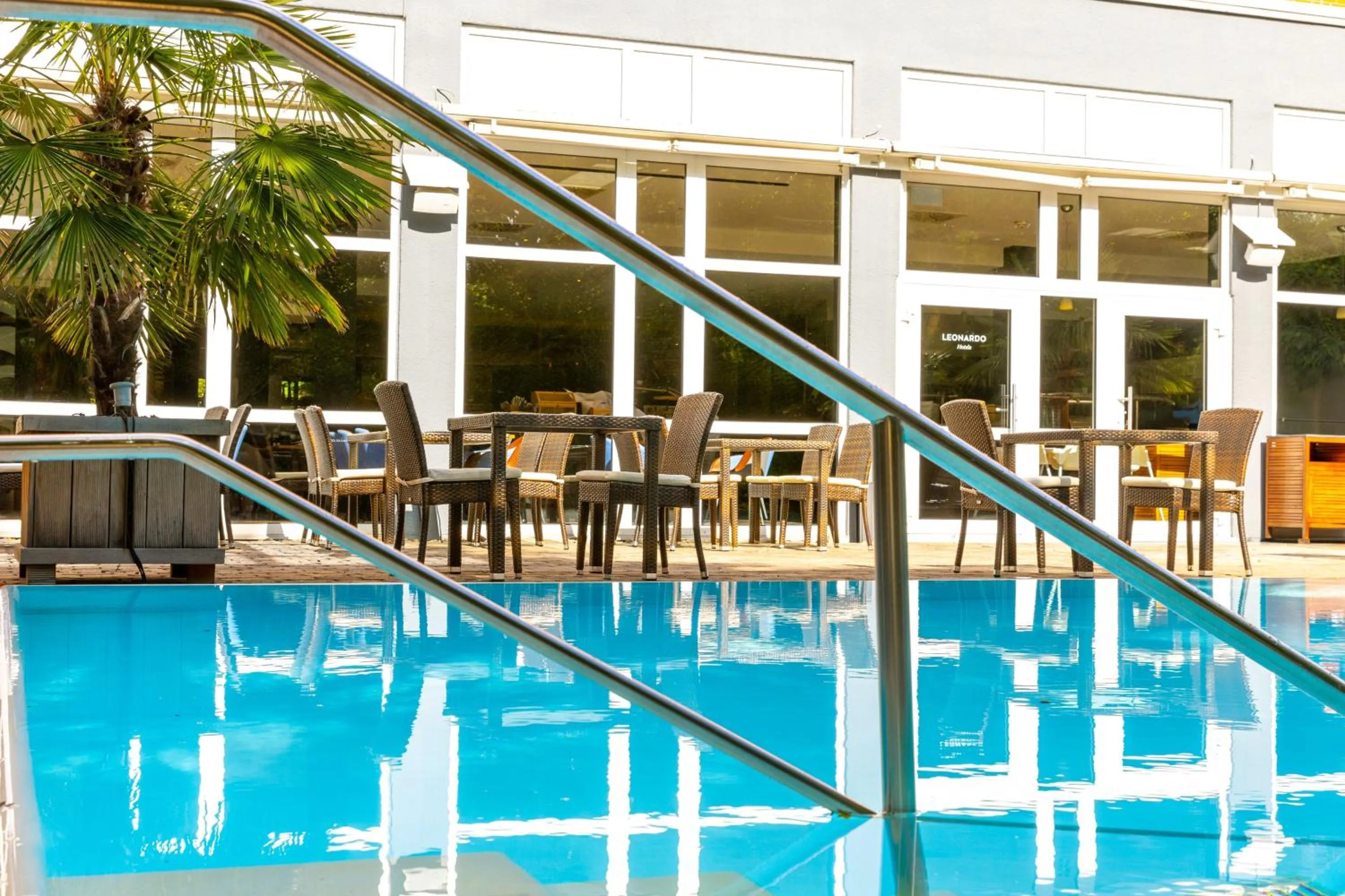 Swimming pool in Leonardo Hotel Hannover Medical Park