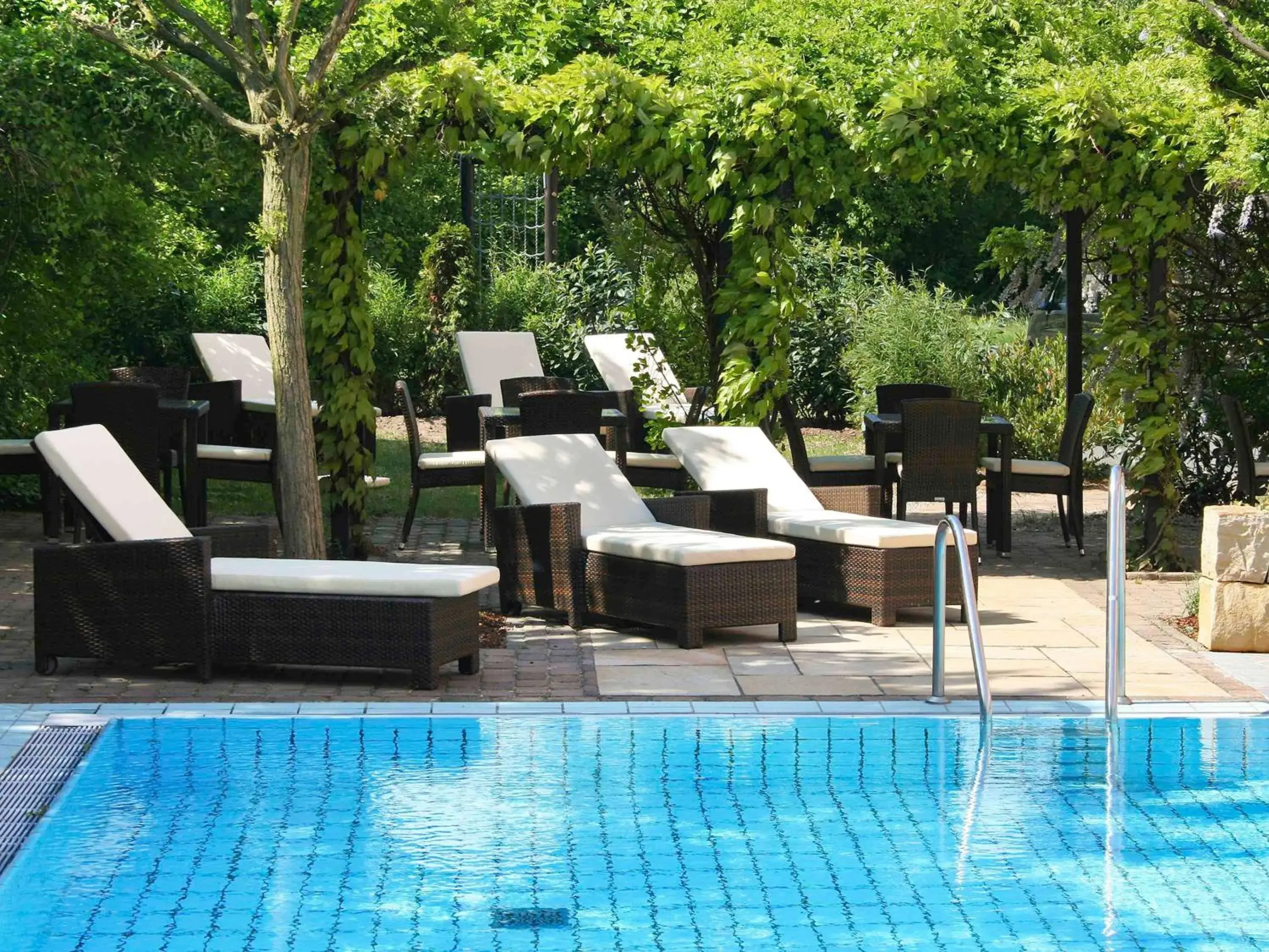 Pool view in Mercure Hotel Hannover Medical Park Pool view in Mercure Hotel Hannover Medical Park