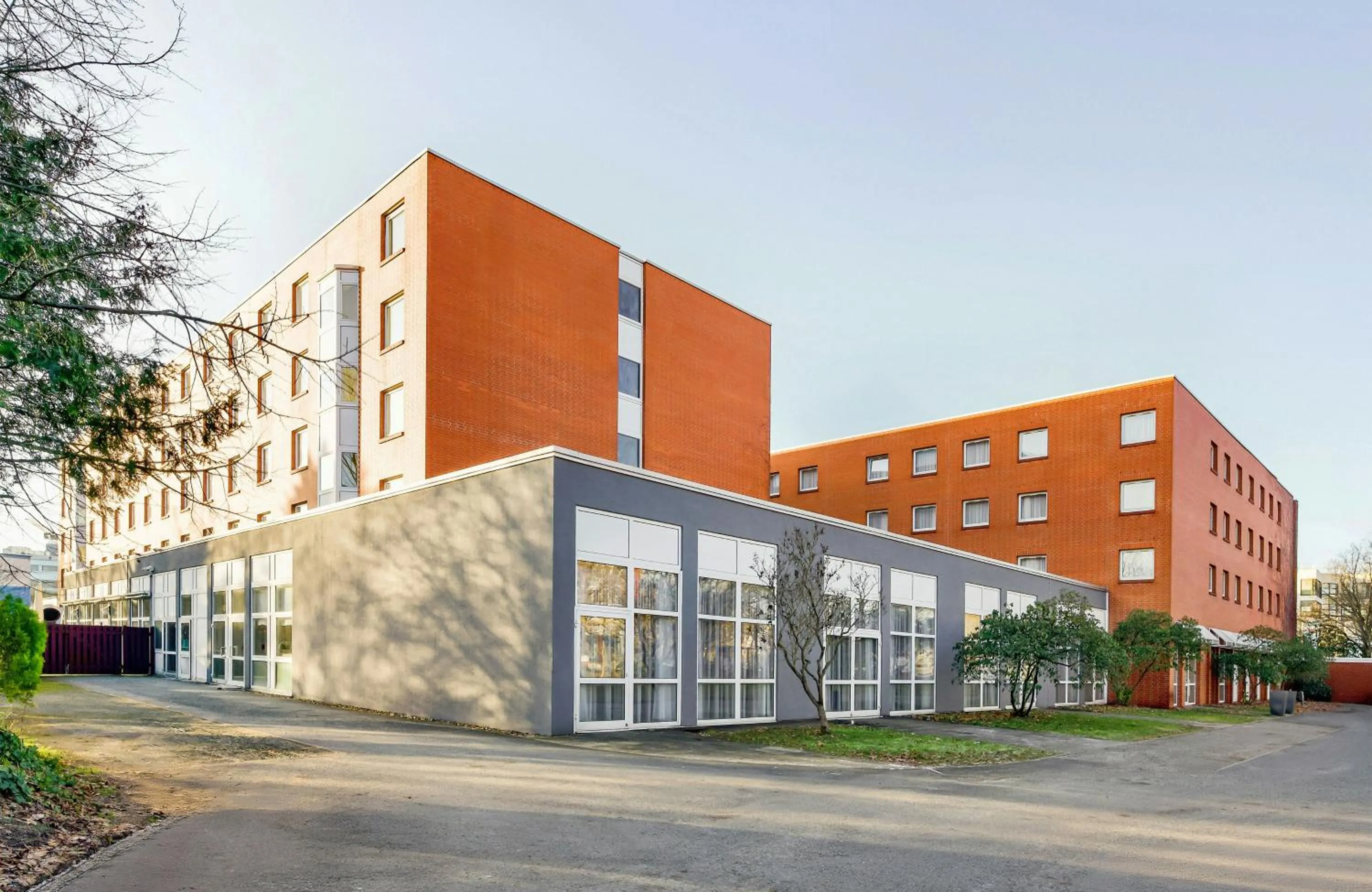 Property building in Leonardo Hotel Hannover Medical Park