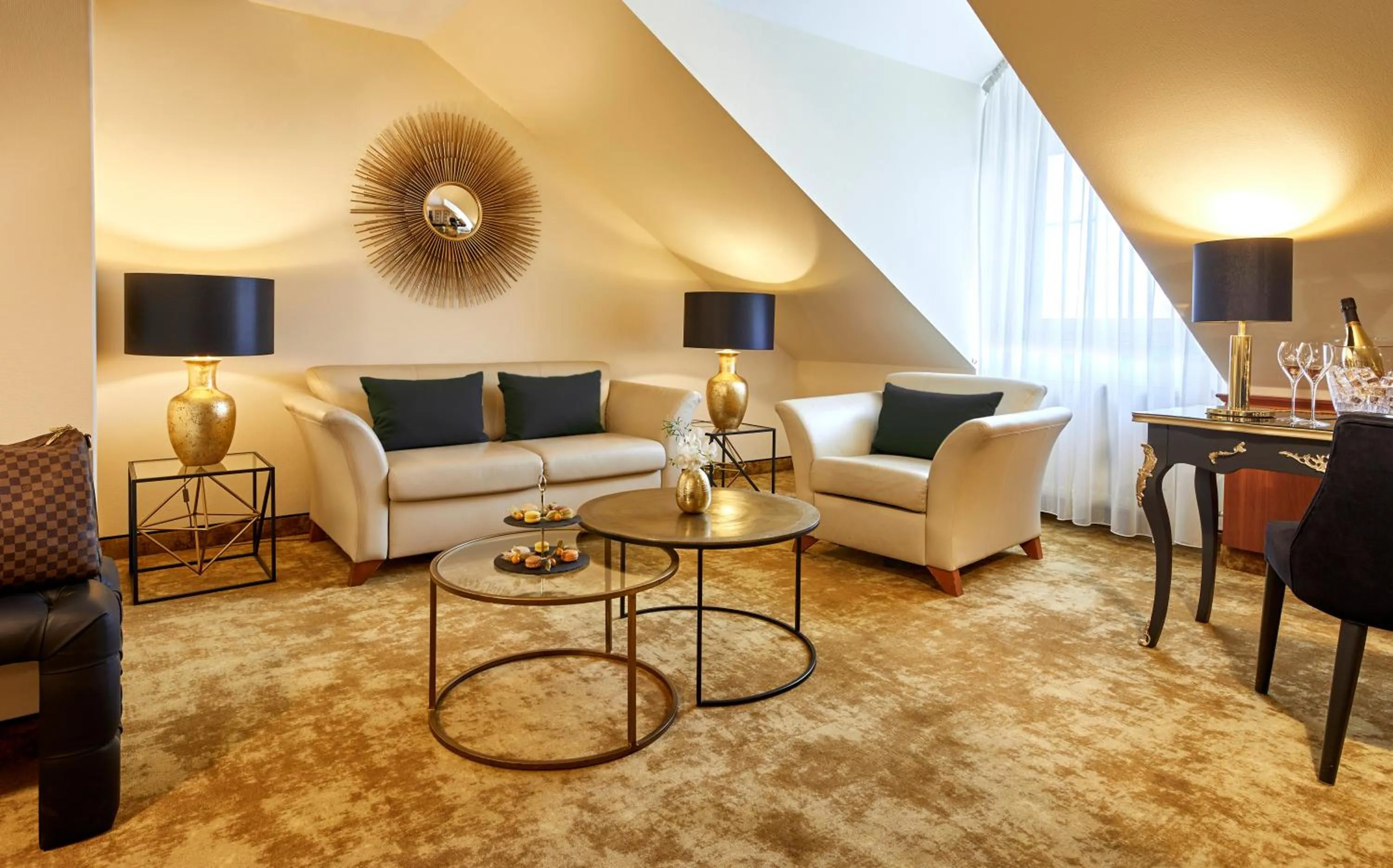 Living room in Das Carls Hotel