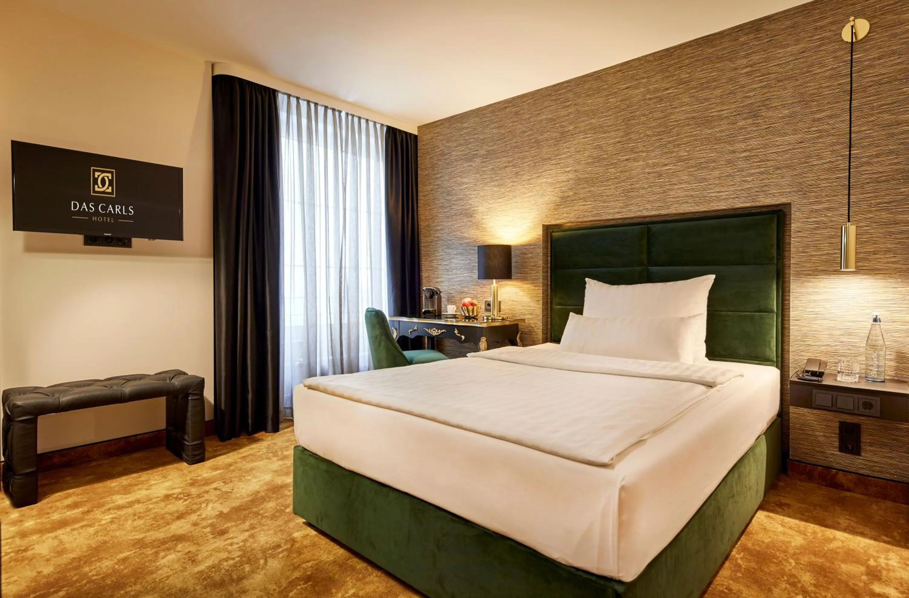 Bed in Das Carls Hotel