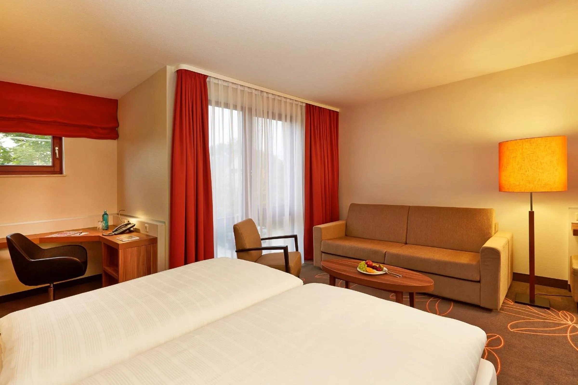 Bedroom, Bed in H+ Hotel Hannover