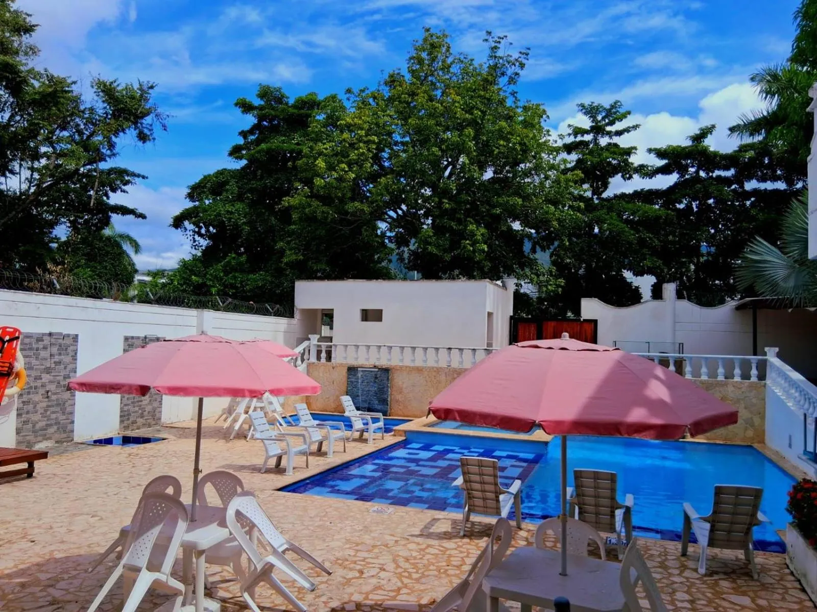 Swimming pool in Hotel Santa Fe del Parque