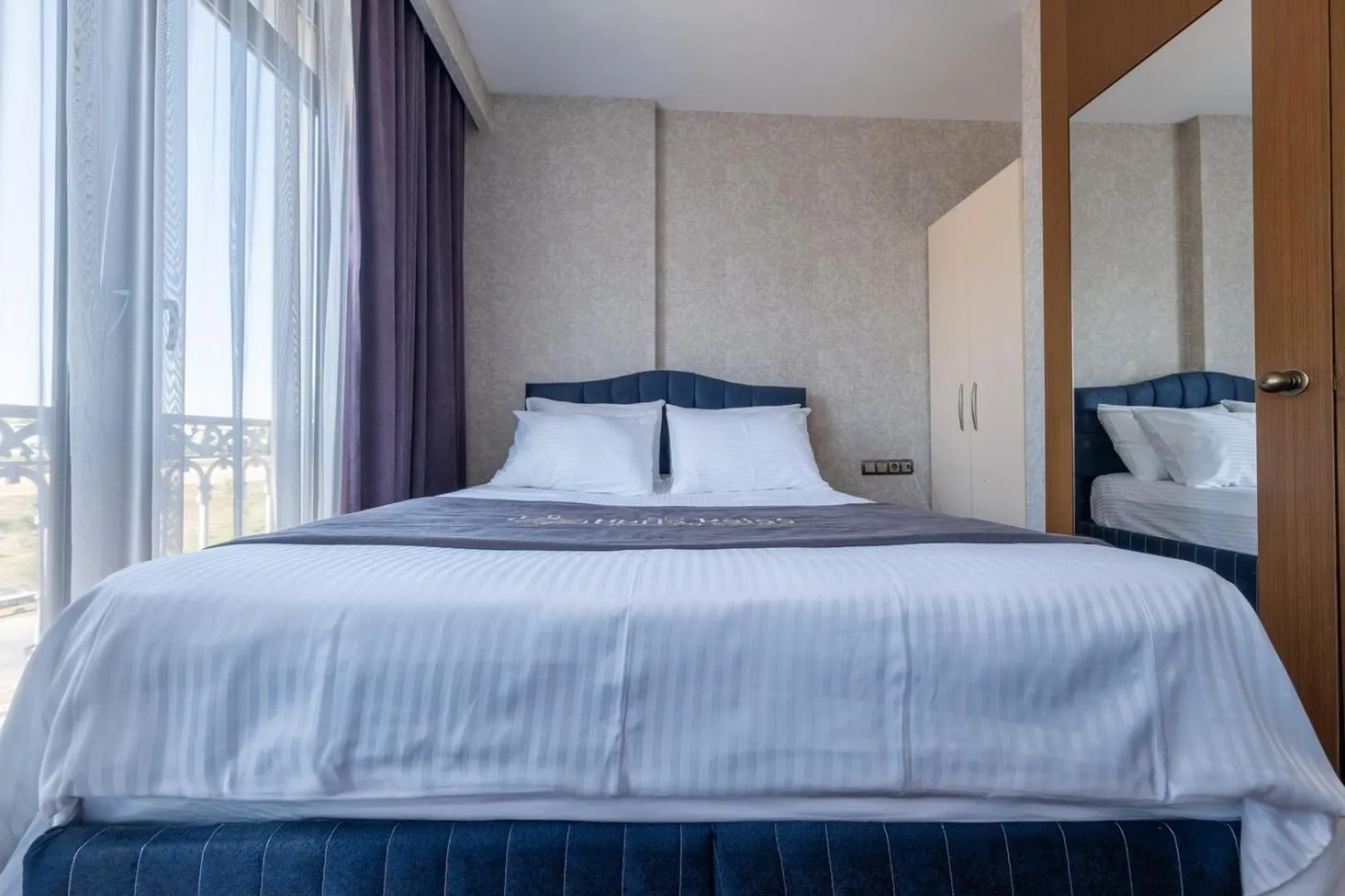 Photo of the whole room in ELİT SUİT