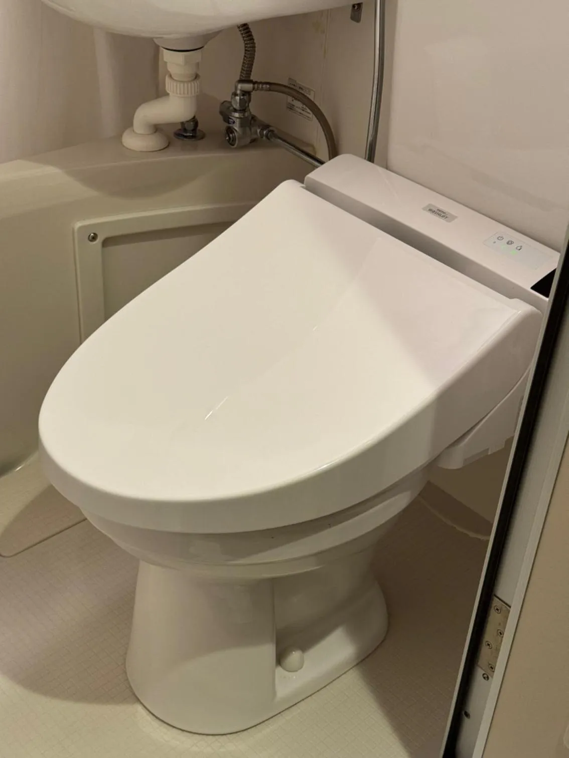 Shower in R Hotel-The Atelier Shinsaibashi East