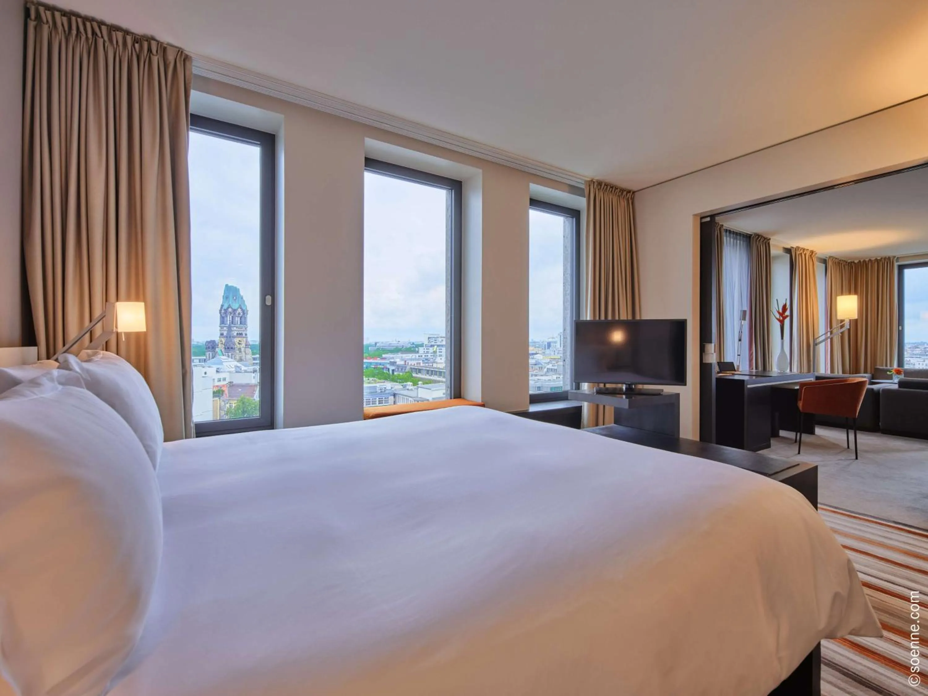 Photo of the whole room, Bed in Dorint Kurfürstendamm Berlin