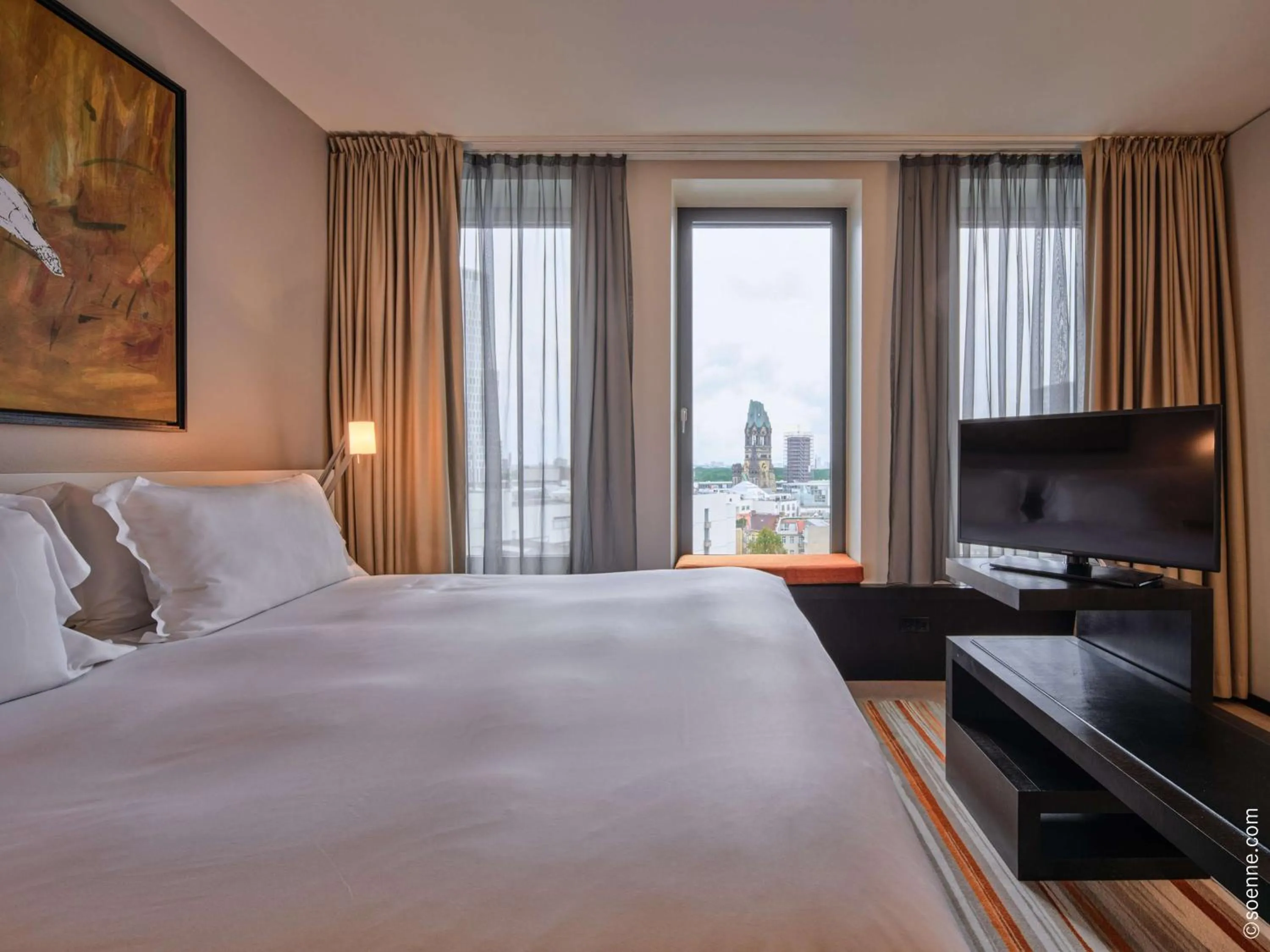 Photo of the whole room, Bed in Dorint Kurfürstendamm Berlin