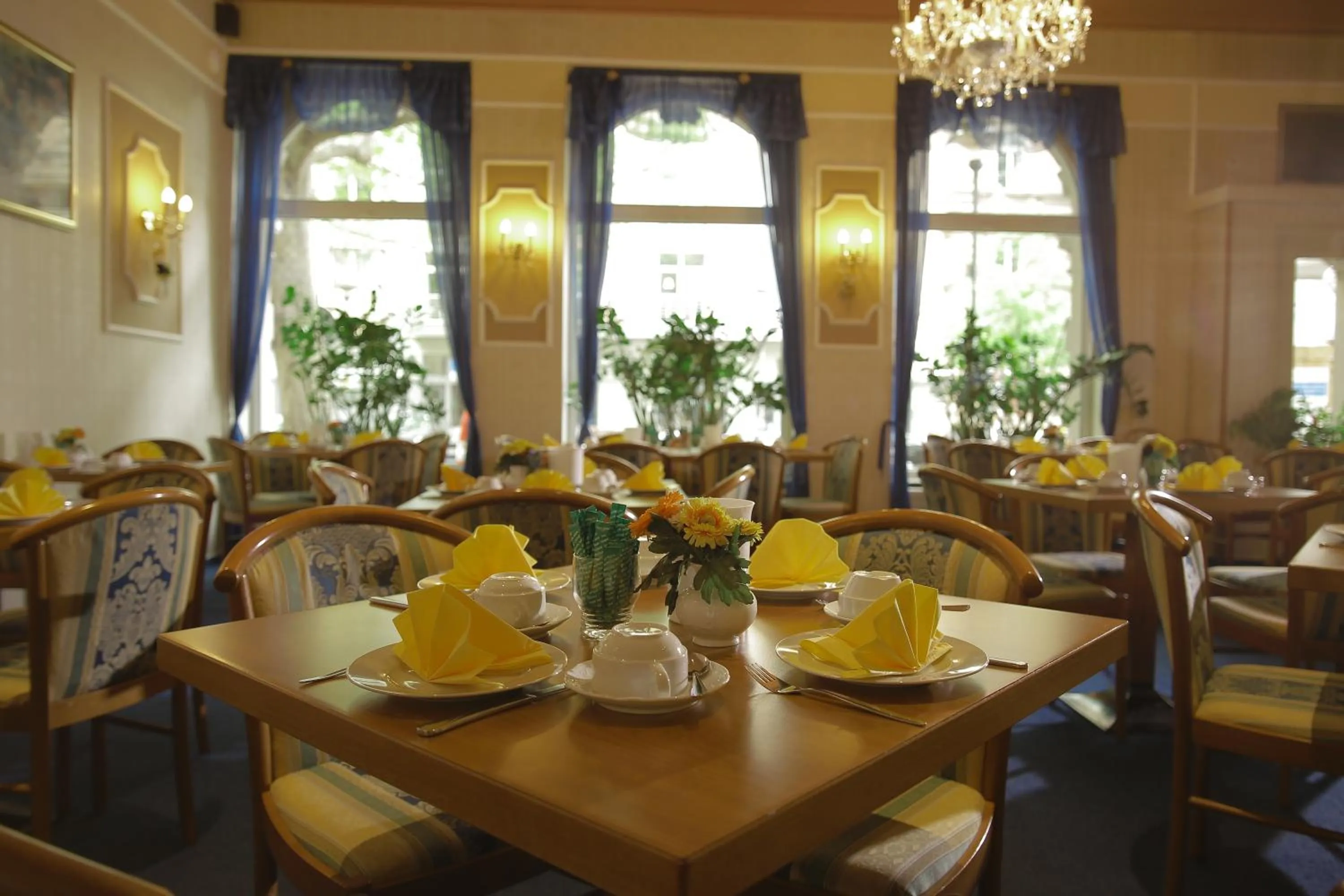 Restaurant/places to eat in Hotel Königshof