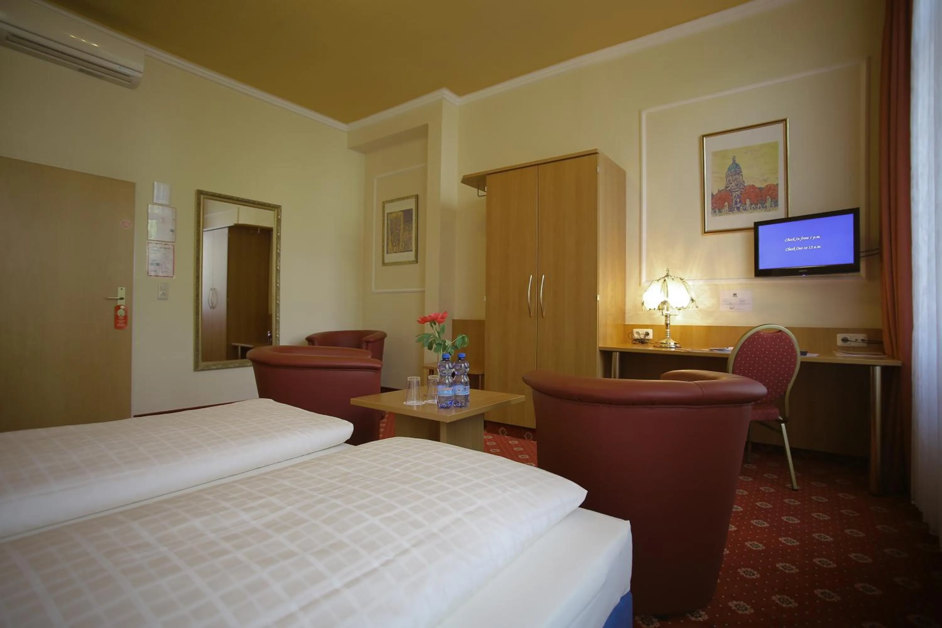 TV and multimedia, Bed in Hotel Königshof