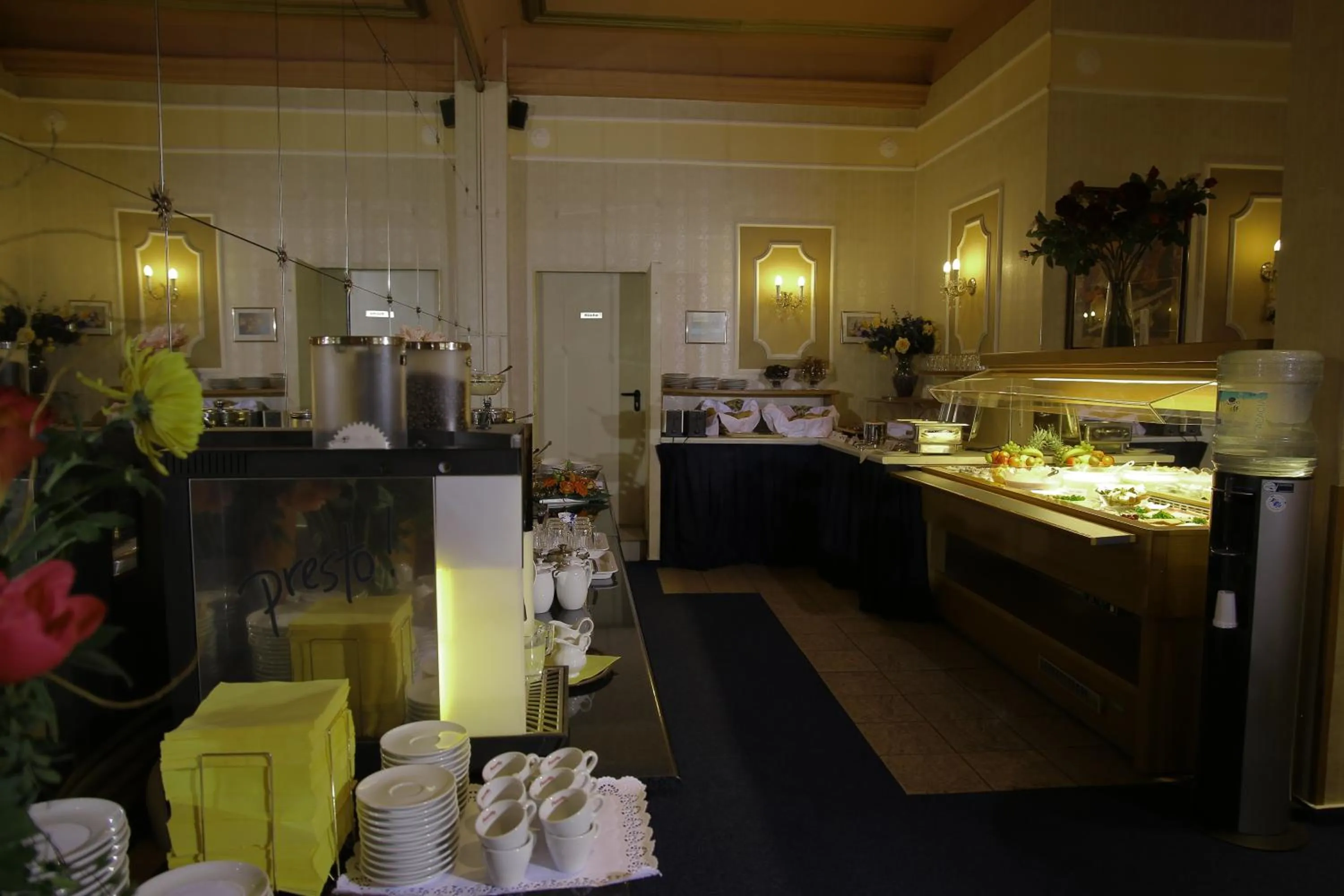 Restaurant/places to eat in Hotel Königshof