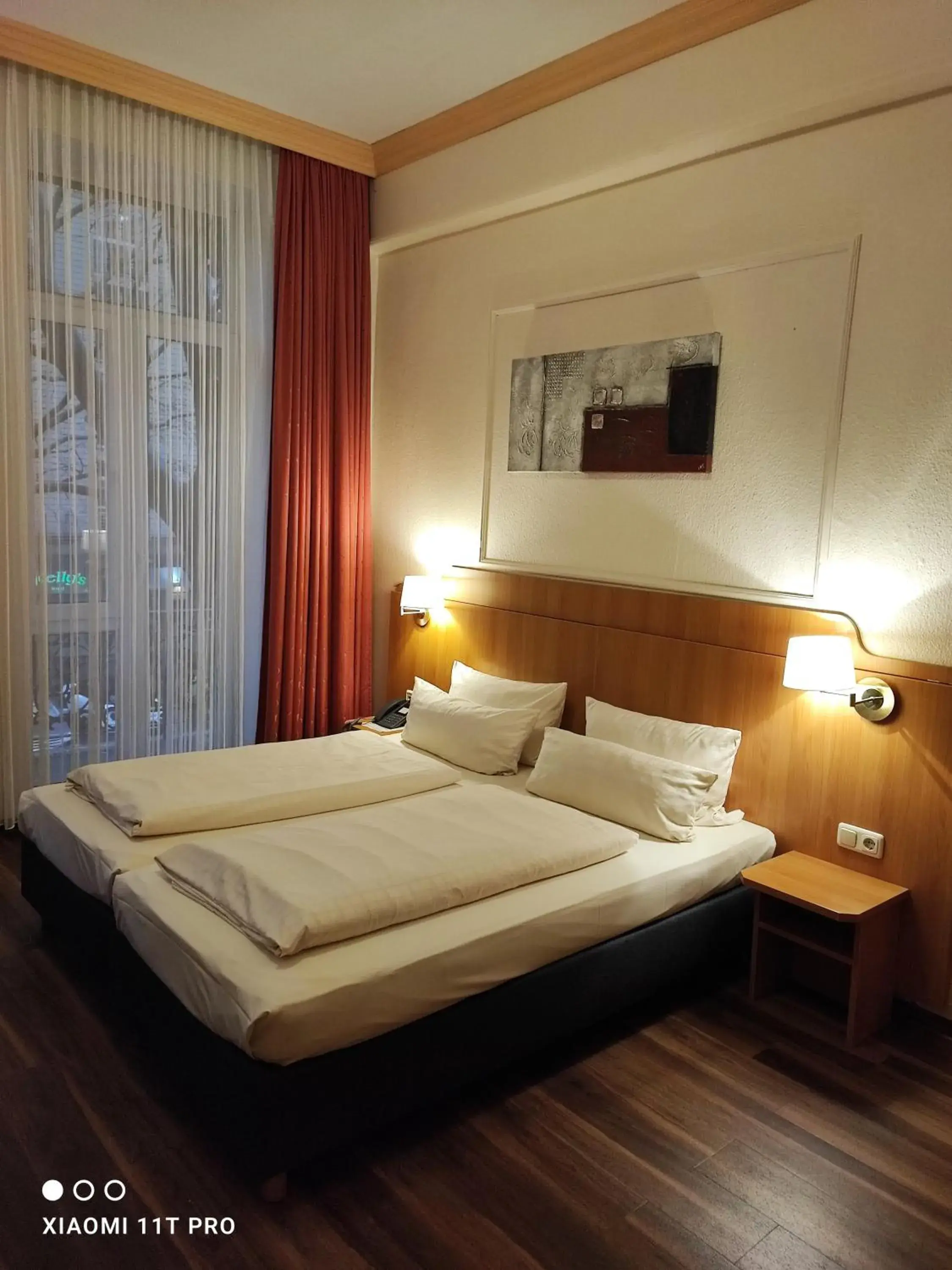 Double or Twin Room with Air Conditioning in Hotel Königshof Double or Twin Room with Air Conditioning in Hotel Königshof