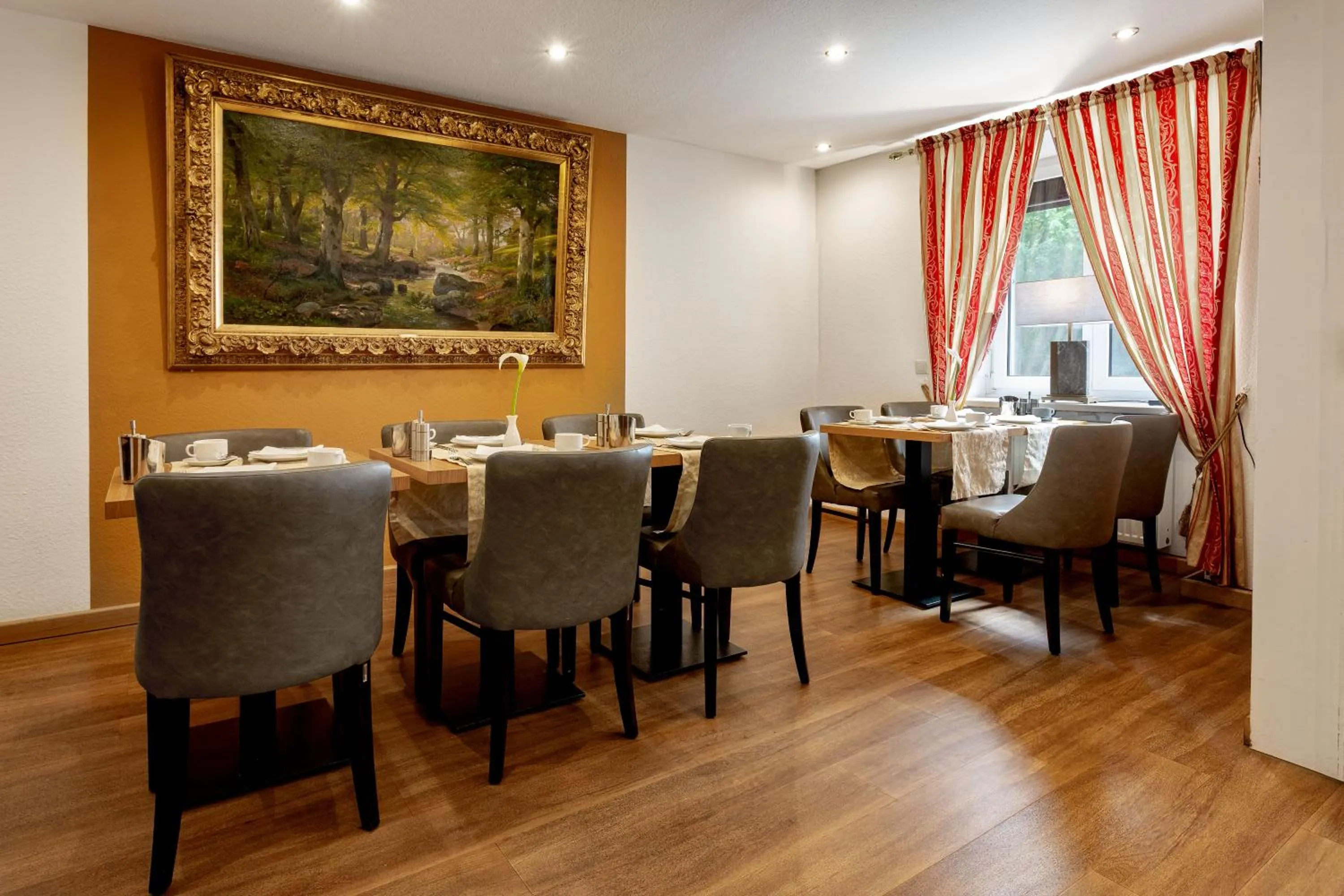 Buffet breakfast in TIPTOP Hotel Burgschmiet Garni