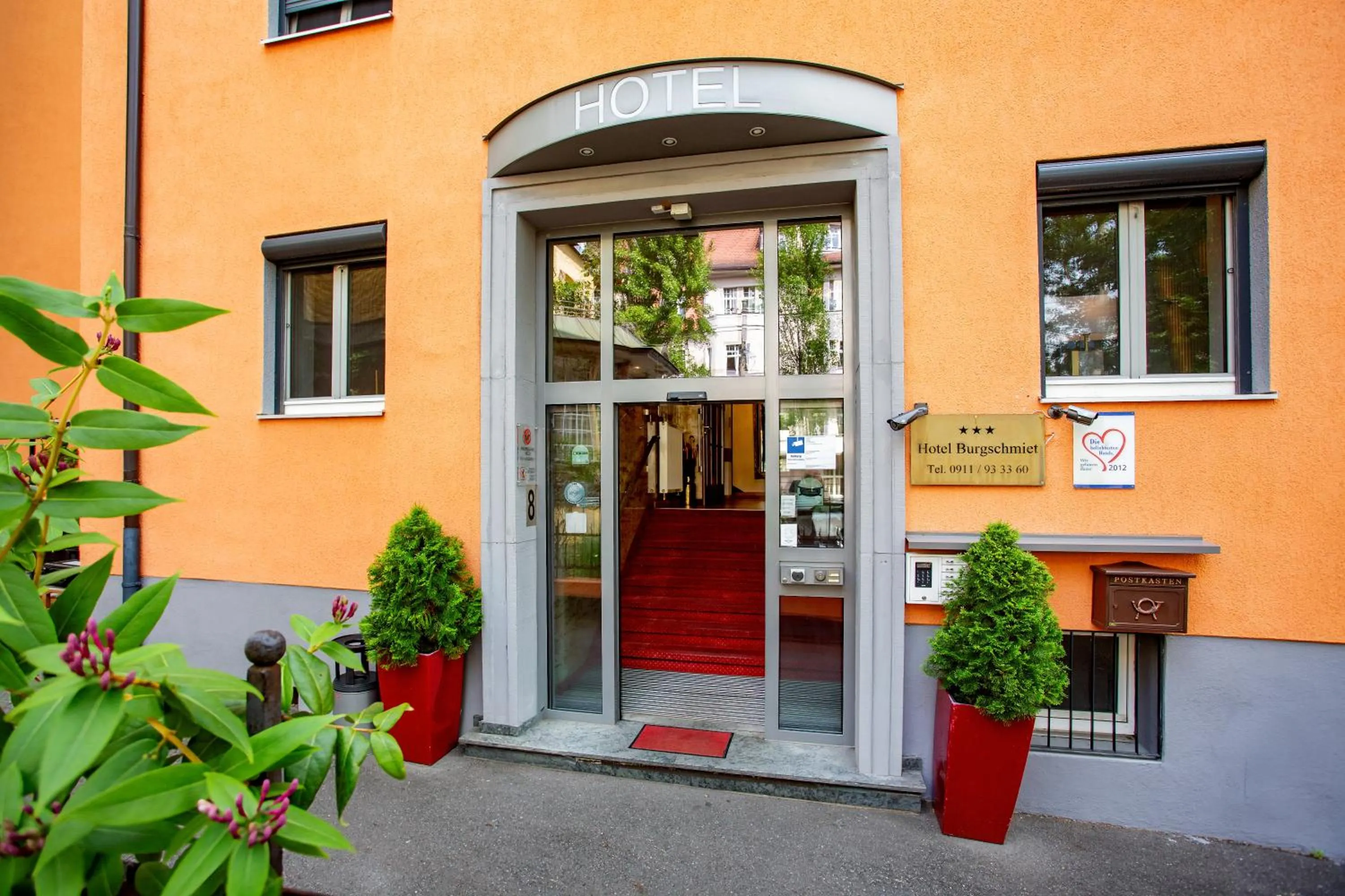 Facade/entrance in TIPTOP Hotel Burgschmiet Garni