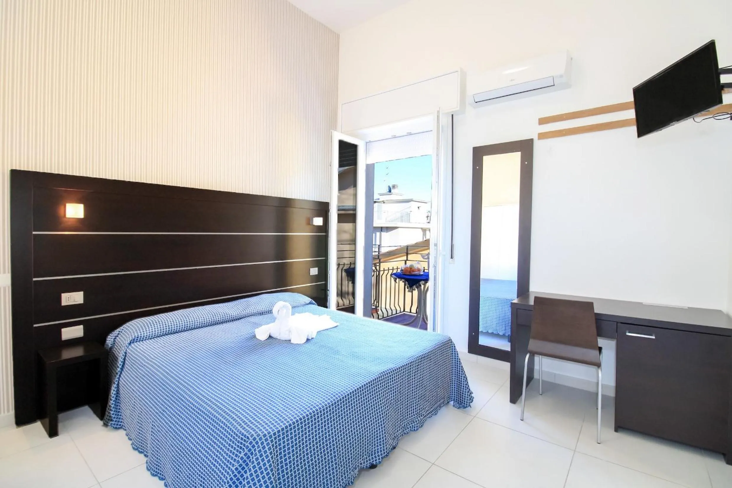 Bed in RESIDENZA ANNESSA Hotel Duca di Kent
