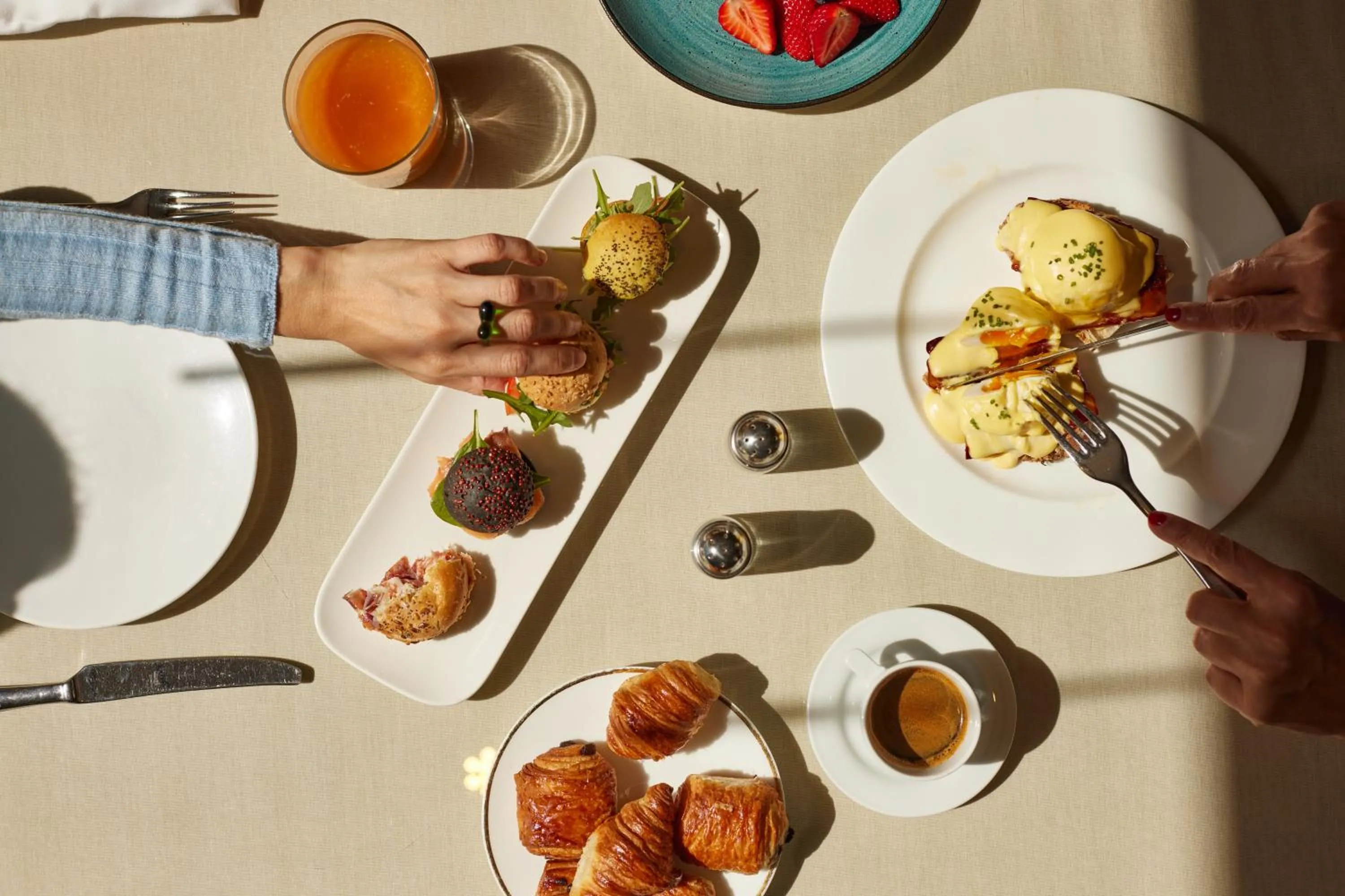 Breakfast in Grand Hotel Central, Small Luxury Hotels