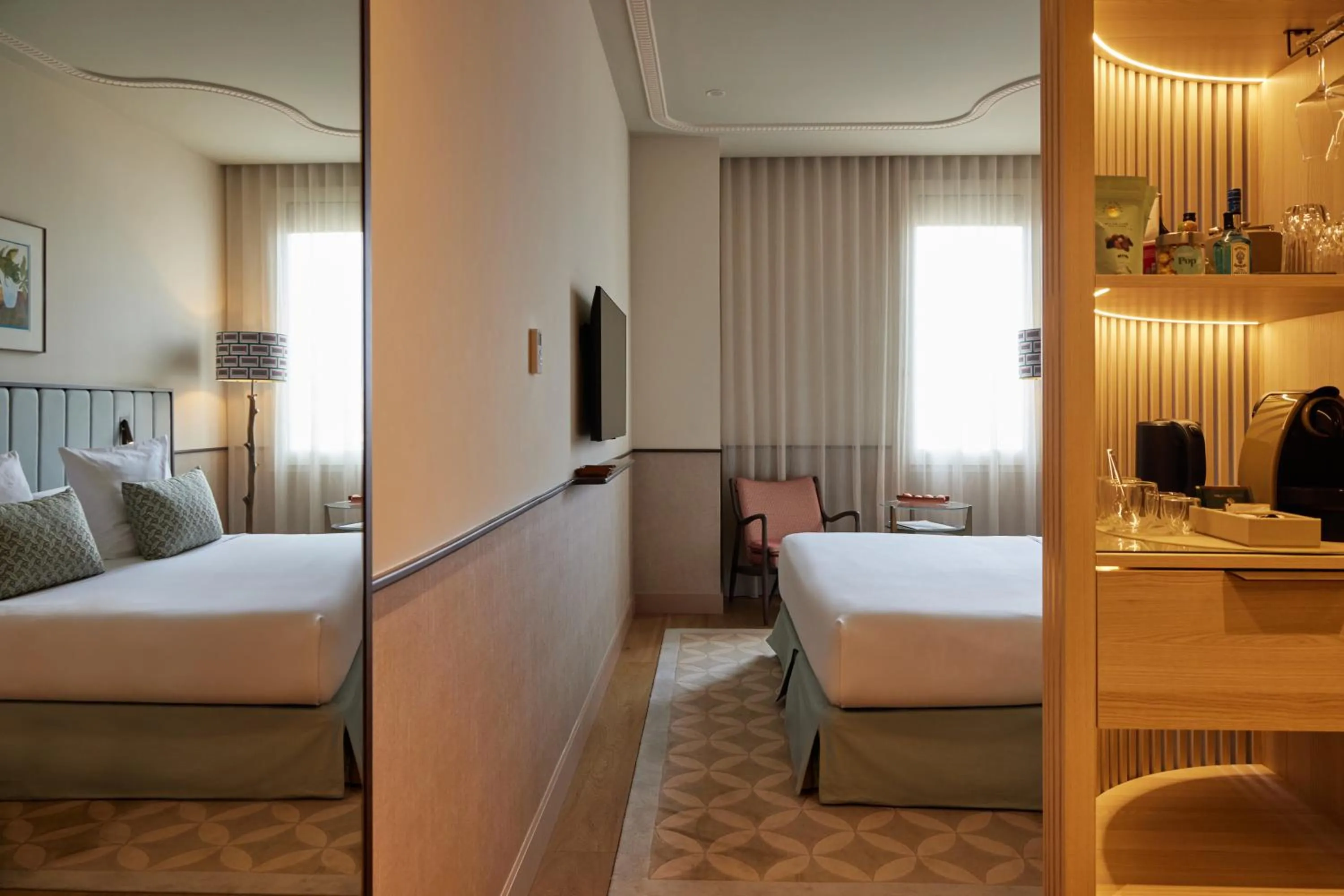 Photo of the whole room, Bed in Grand Hotel Central, Small Luxury Hotels