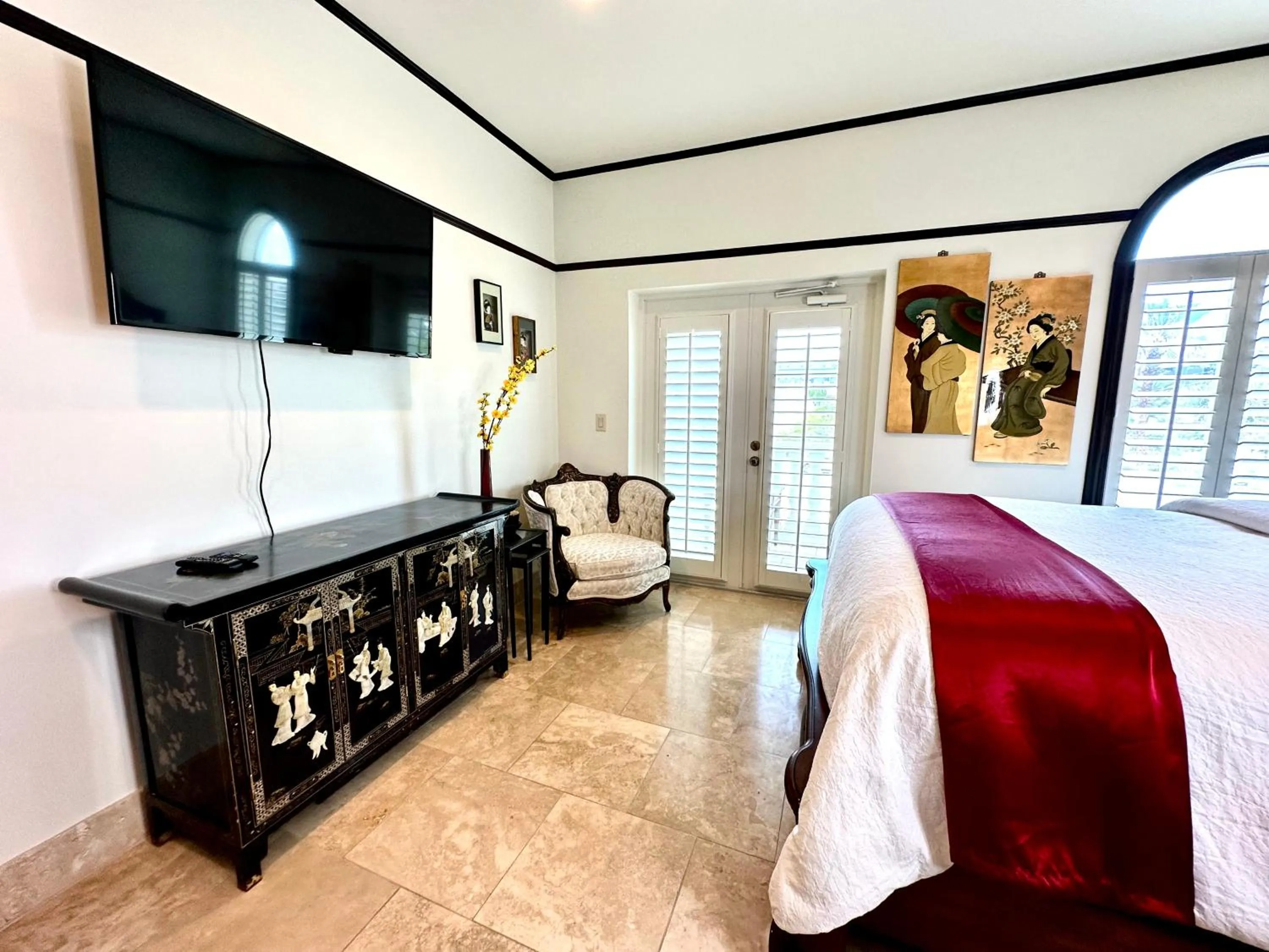 Communal lounge/ TV room, Bed in Bliss By The Sea