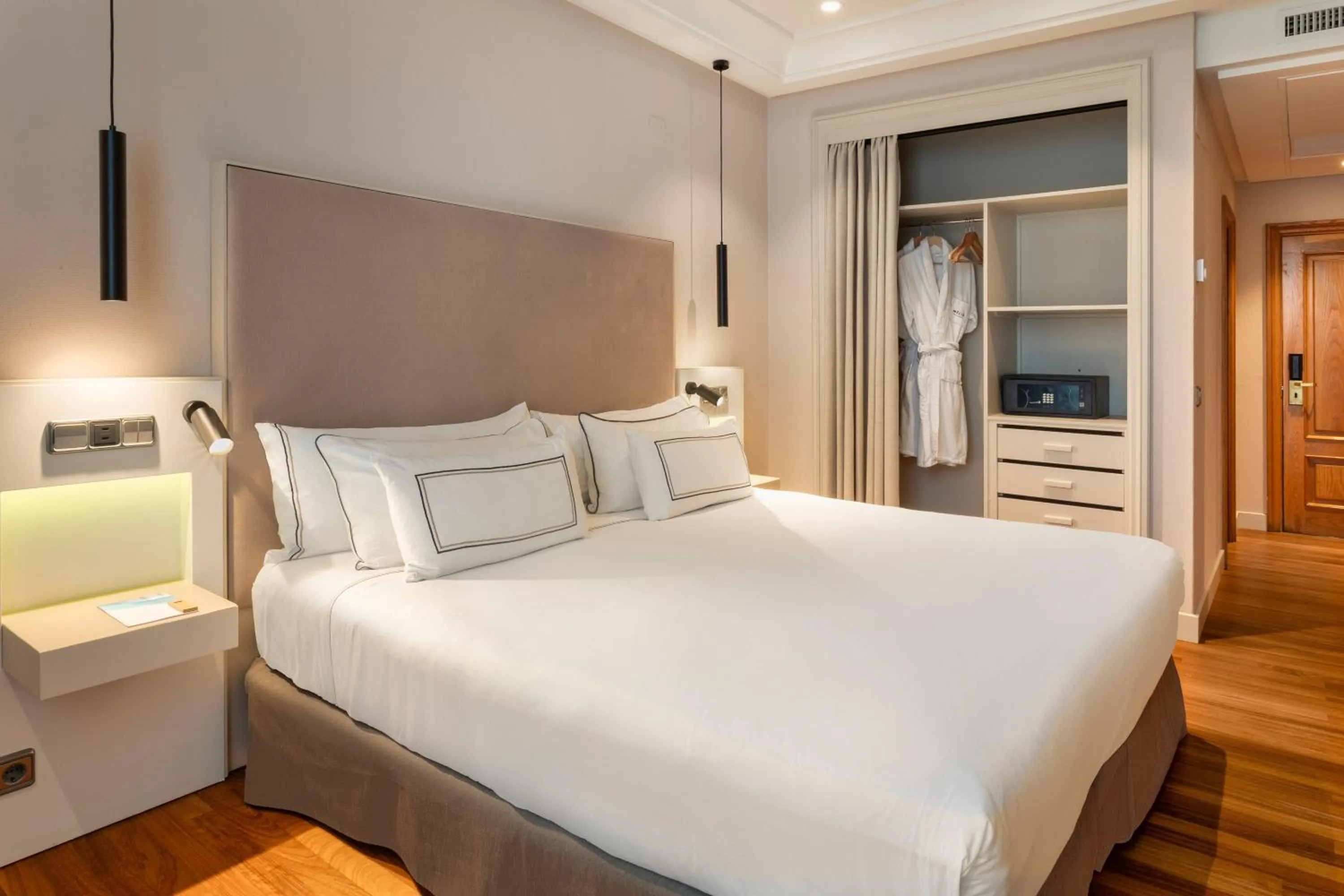 Bedroom, Bed in Melia Maria Pita