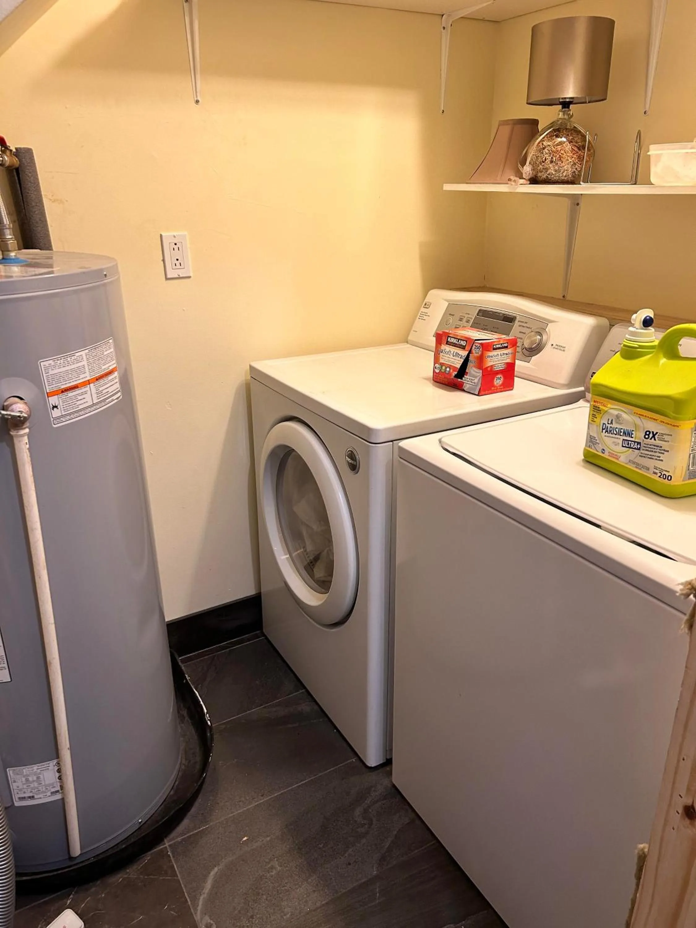 washing machine in Suite 2 Flèche du fjord vue Saguenay Mont Valin