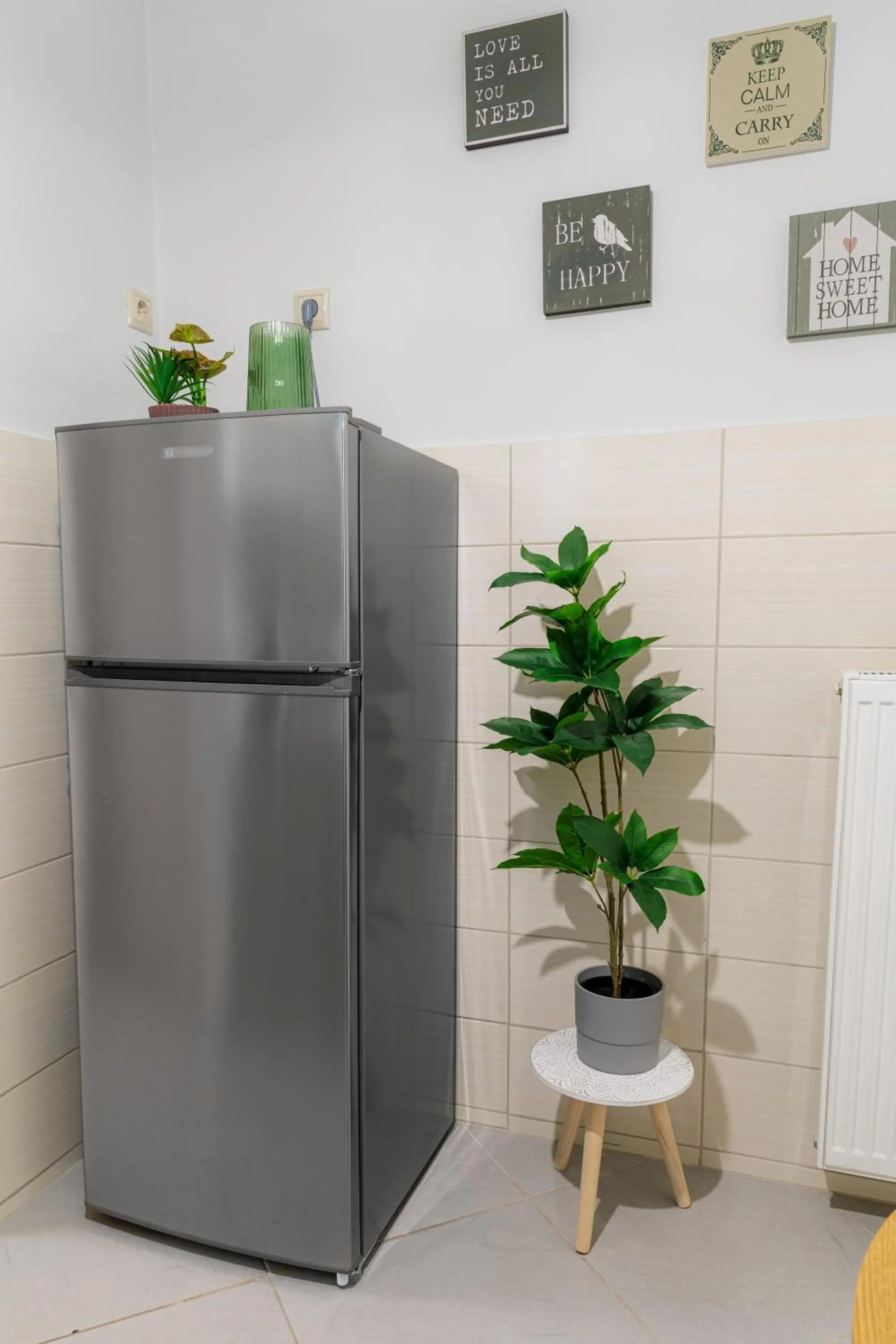Kitchen or kitchenette in Sunny & Modern apt for 3 persons