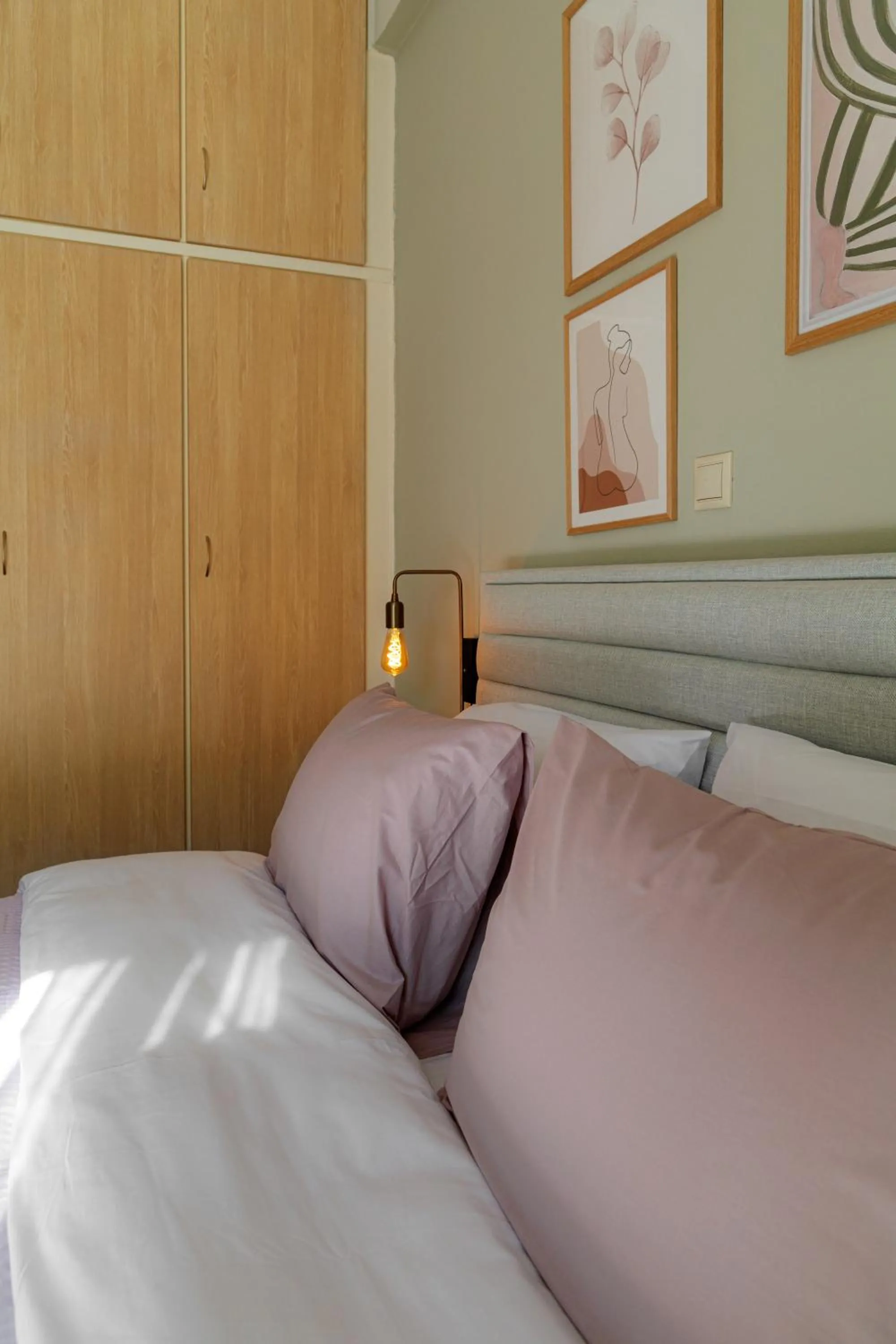 Bed in Sunny & Modern apt for 3 persons