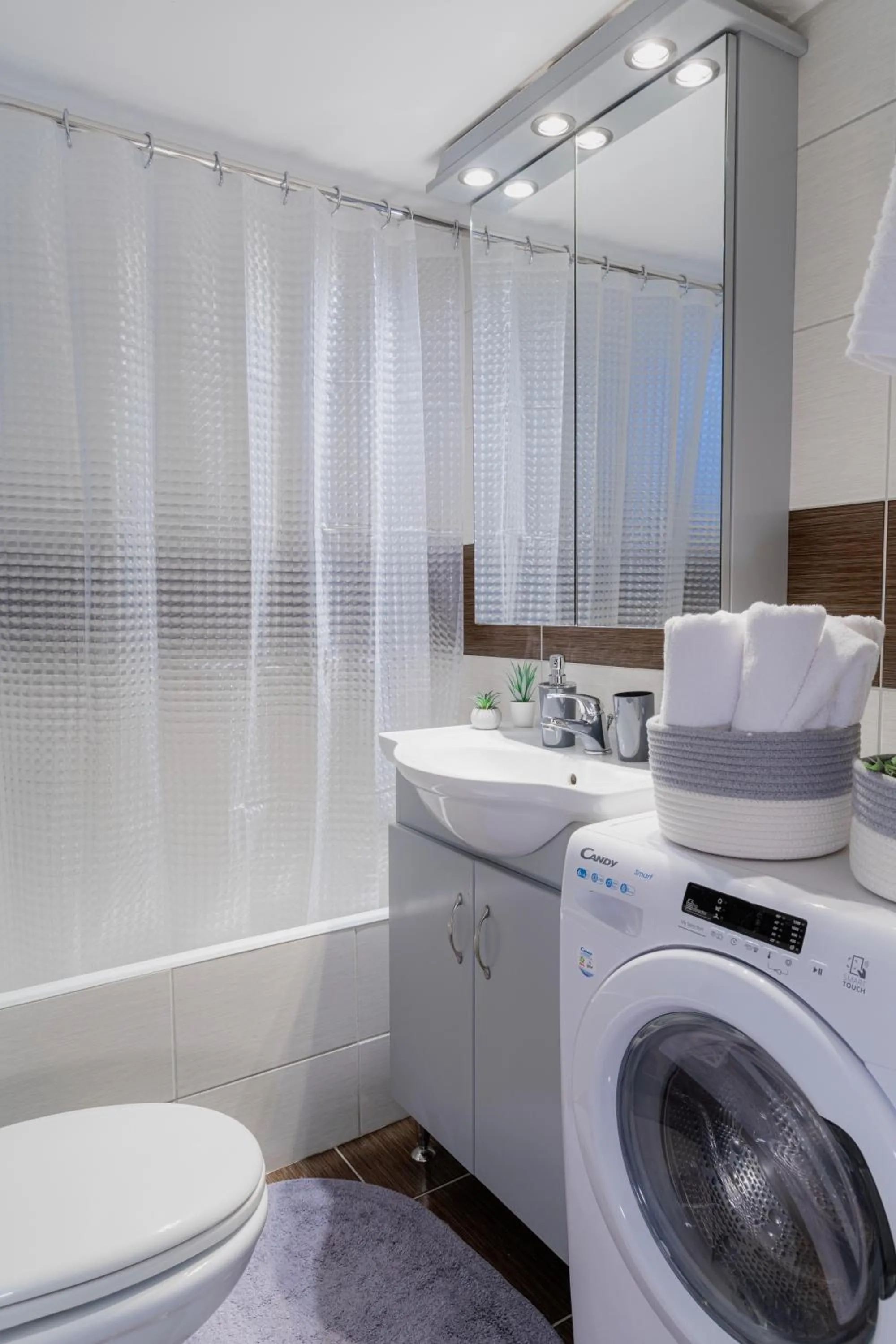 Toilet in Sunny & Modern apt for 3 persons