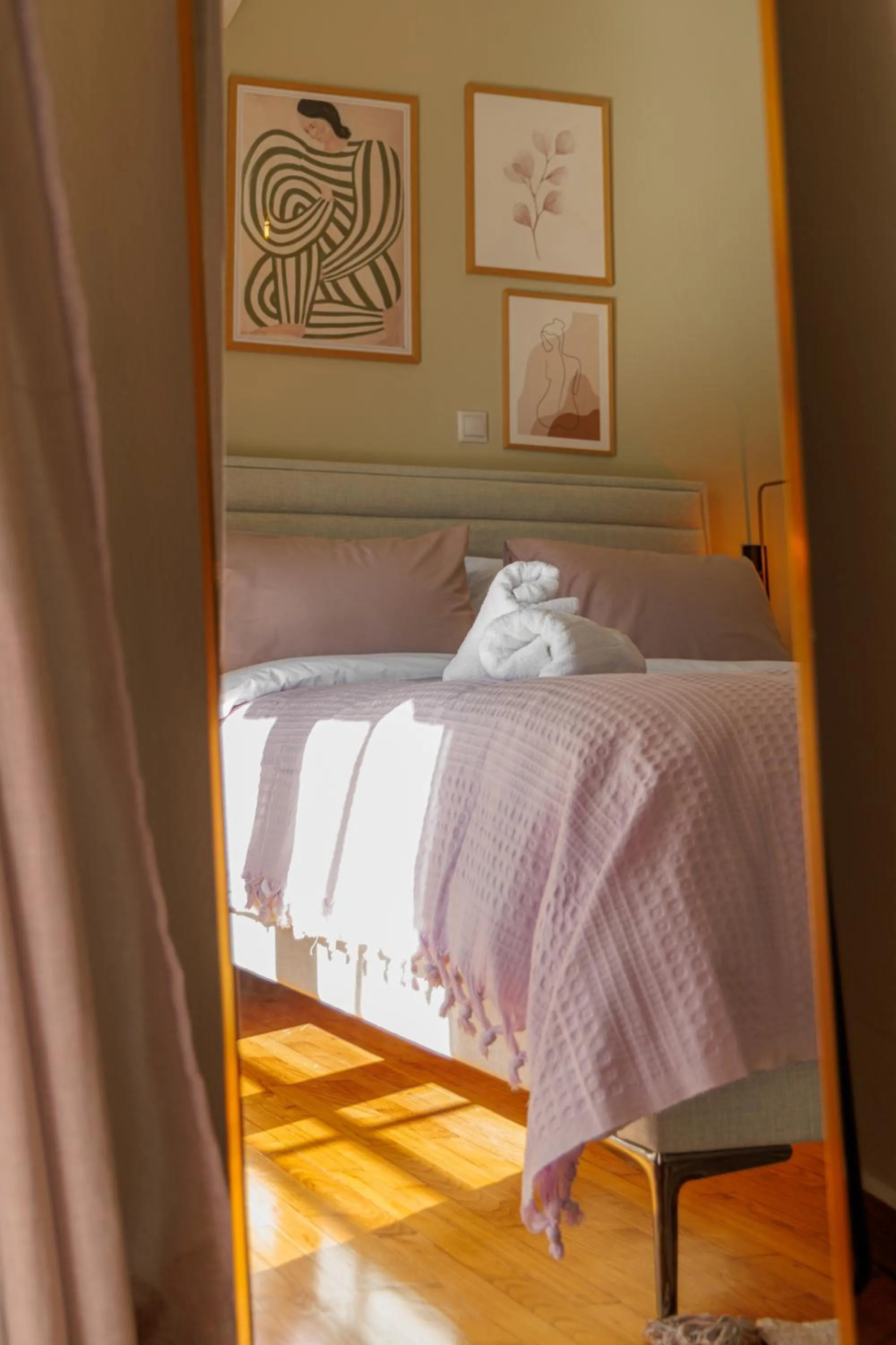Bed in Sunny & Modern apt for 3 persons
