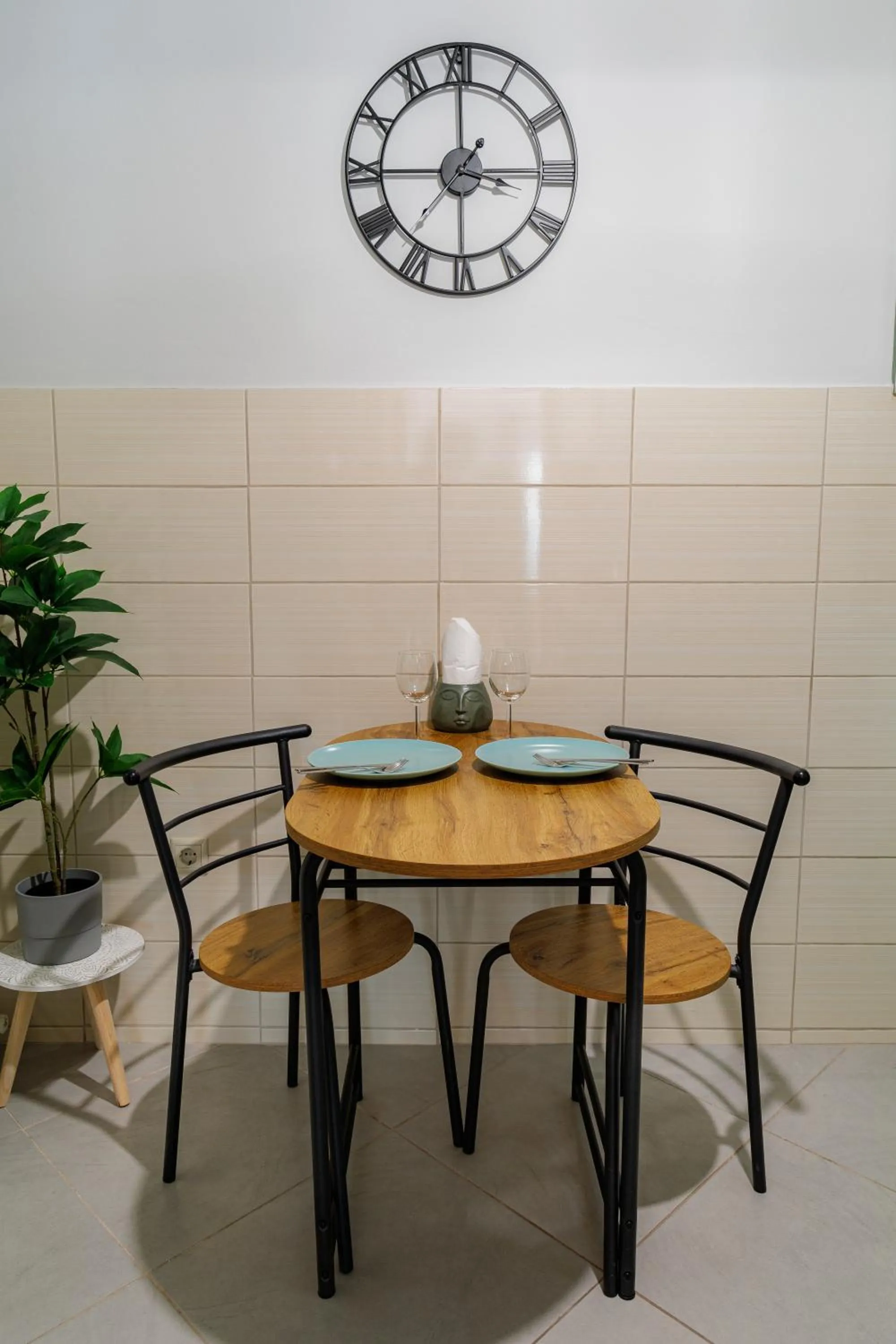 Dining area in Sunny & Modern apt for 3 persons