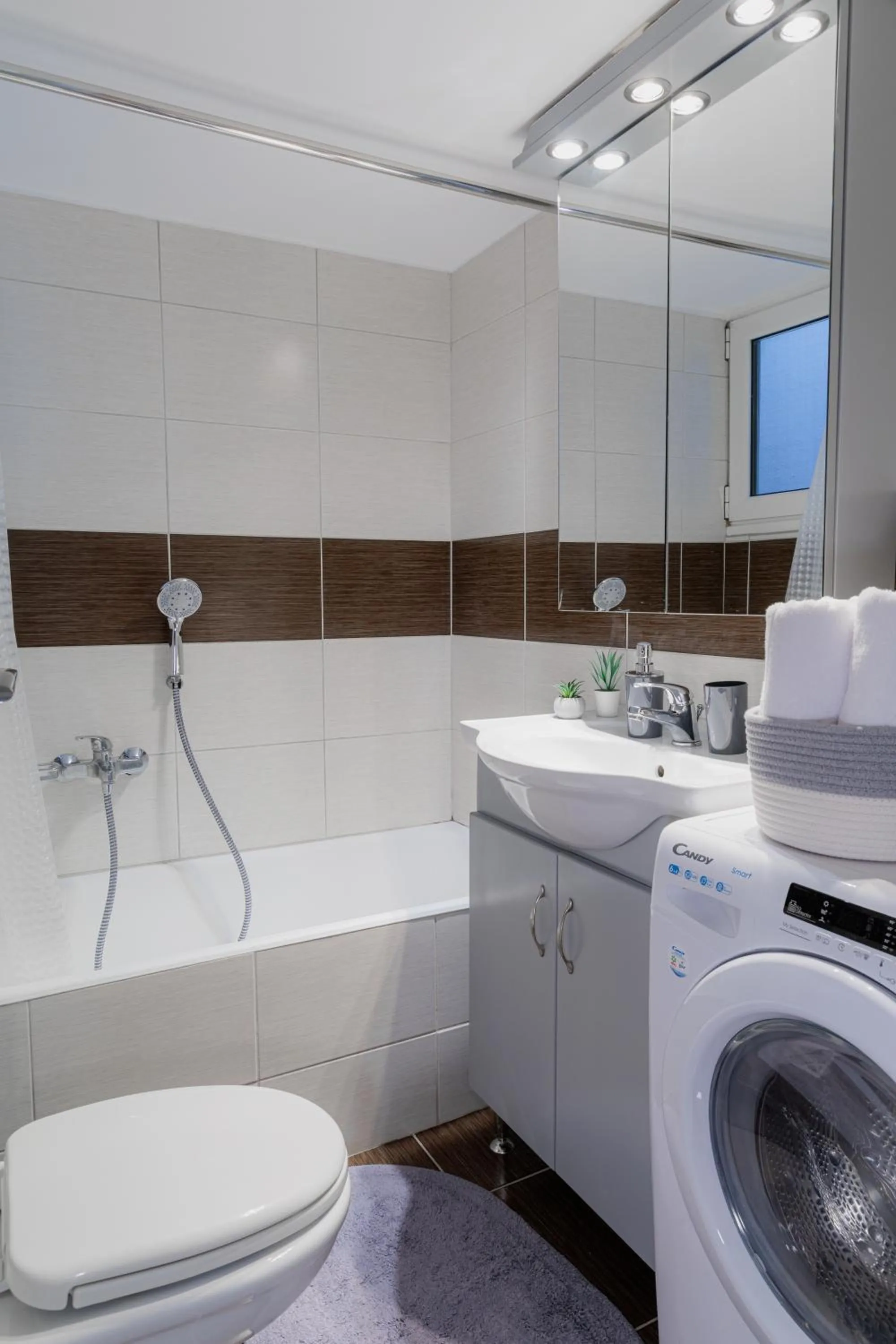 Toilet in Sunny & Modern apt for 3 persons